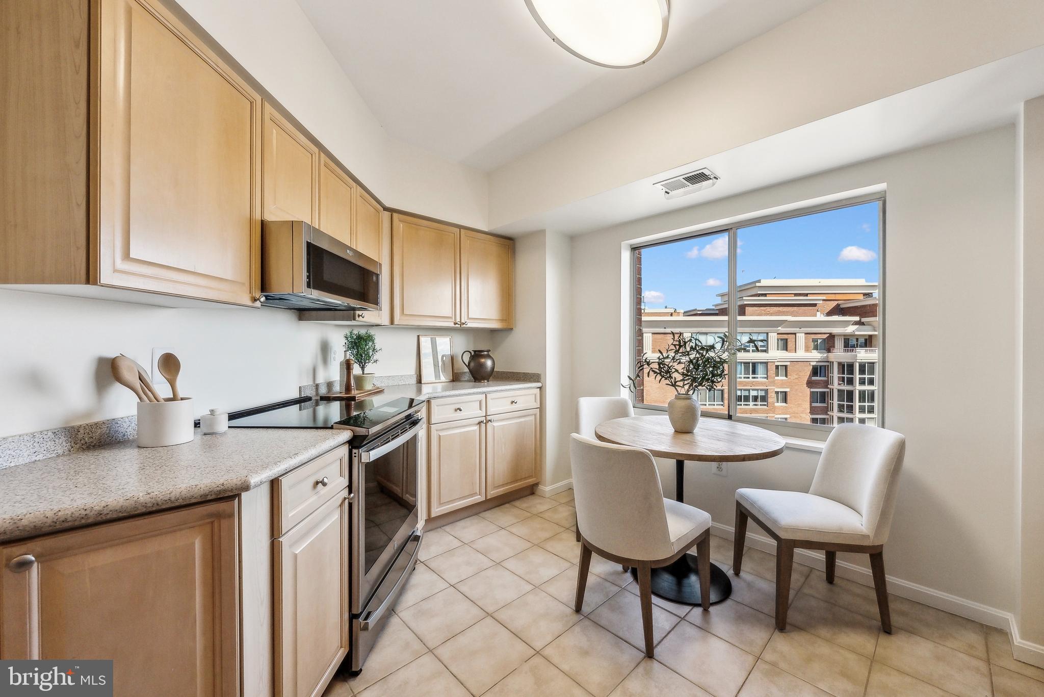 CARLYLE TOWERS - Residential