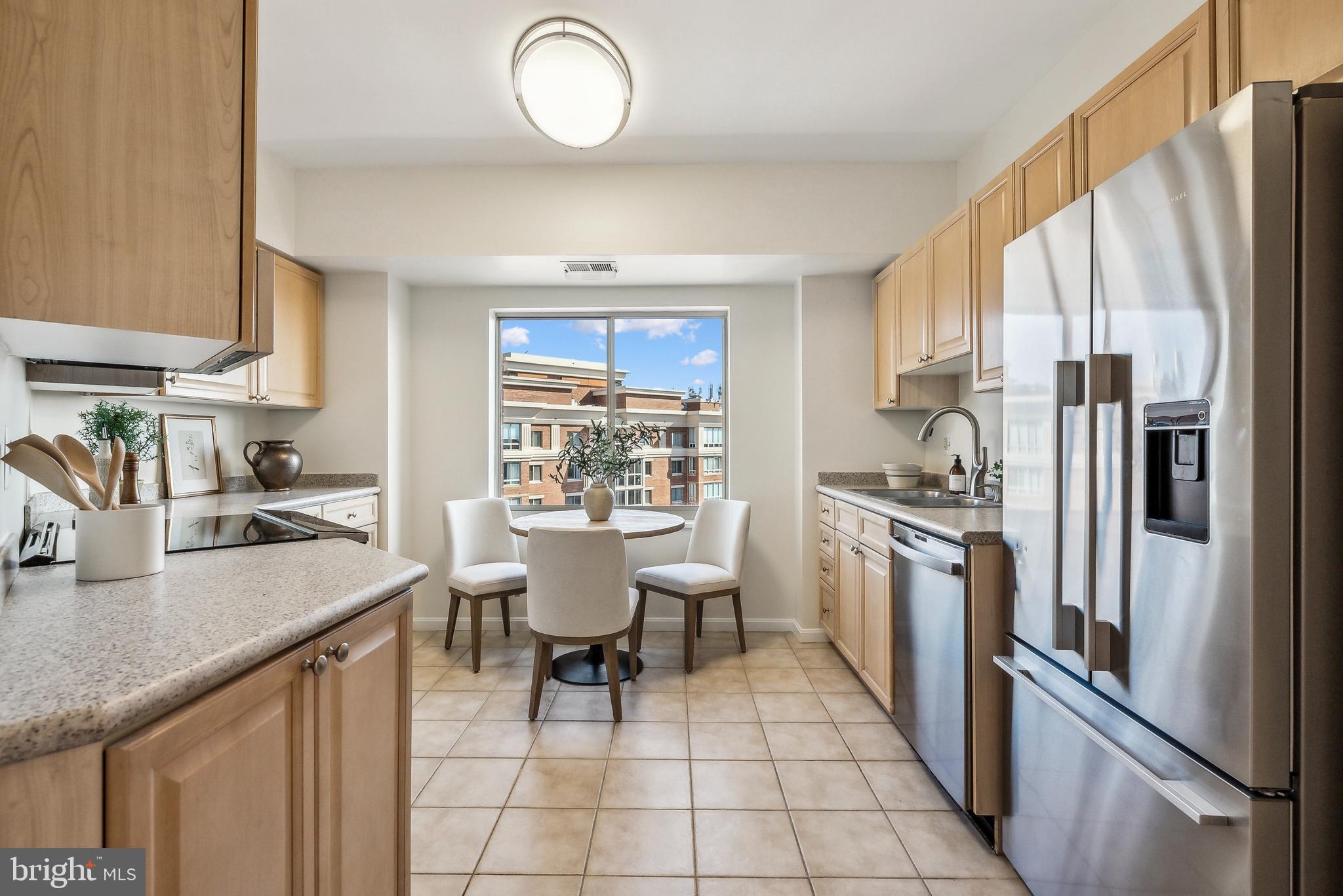 CARLYLE TOWERS - Residential