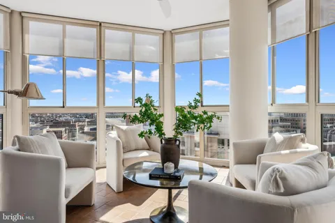 2151 Jamieson Avenue Unit 2109, Alexandria, VA MLS: VAAX2042878