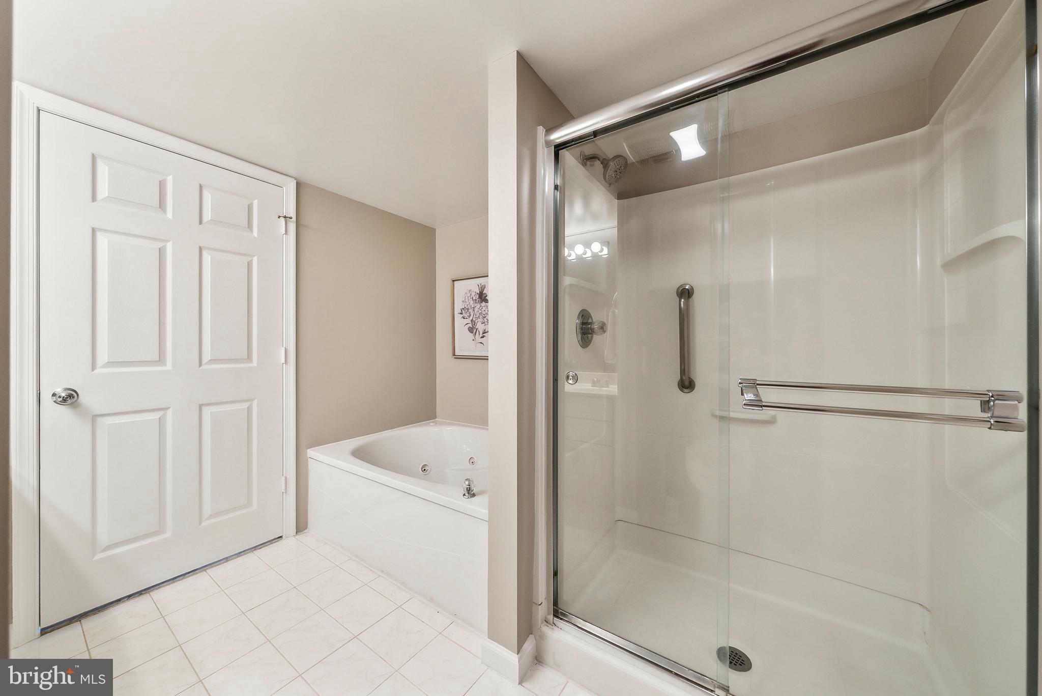 CARLYLE TOWERS - Residential