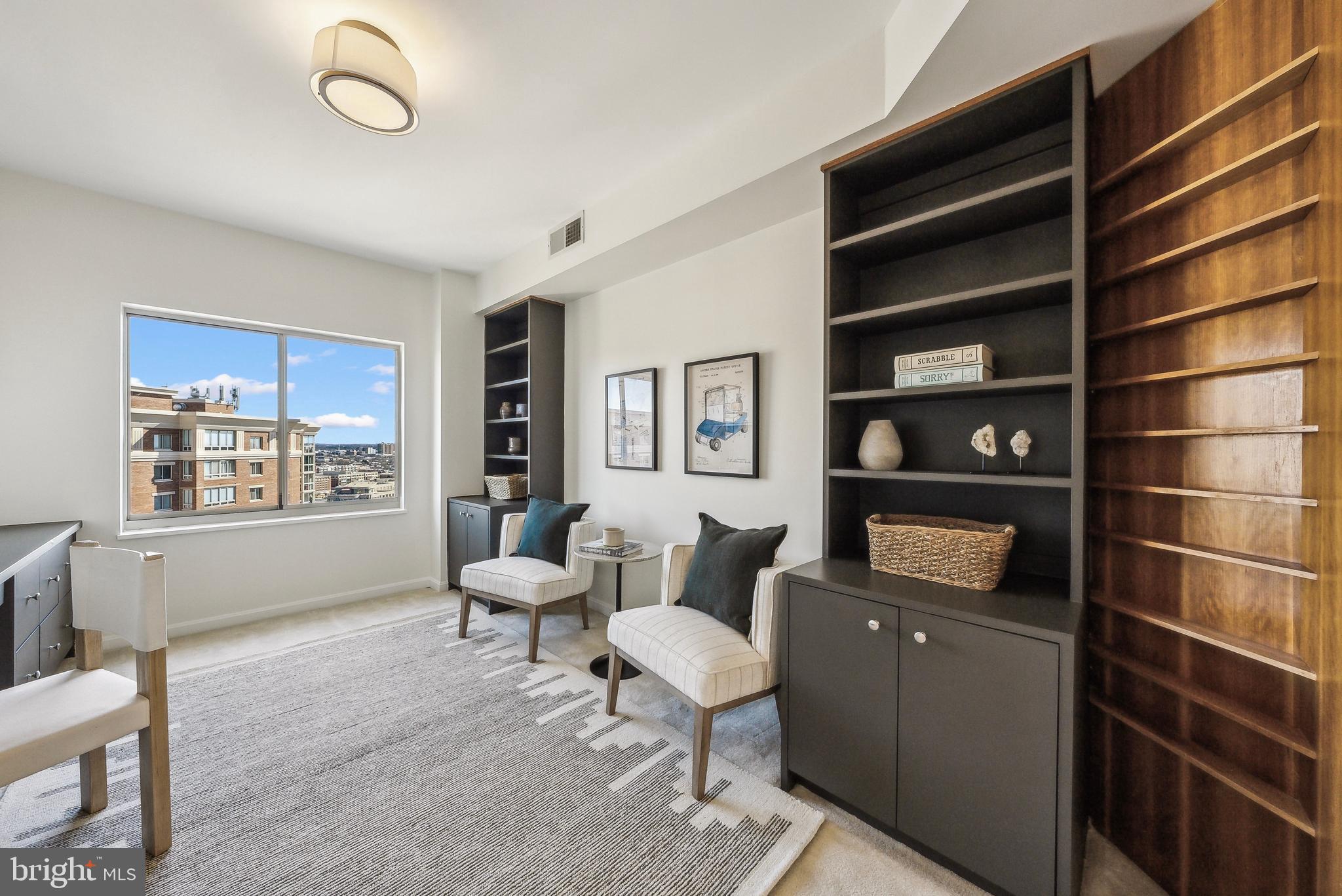 CARLYLE TOWERS - Residential