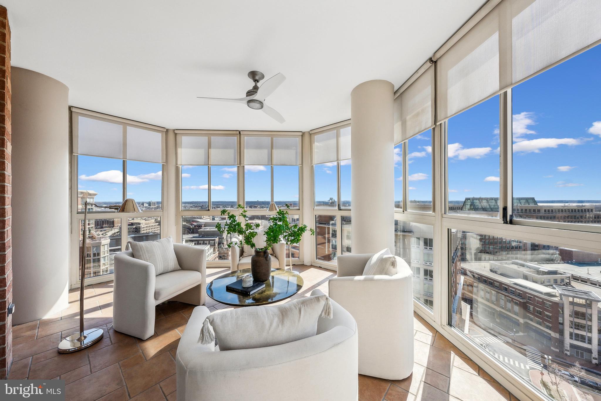 CARLYLE TOWERS - Residential