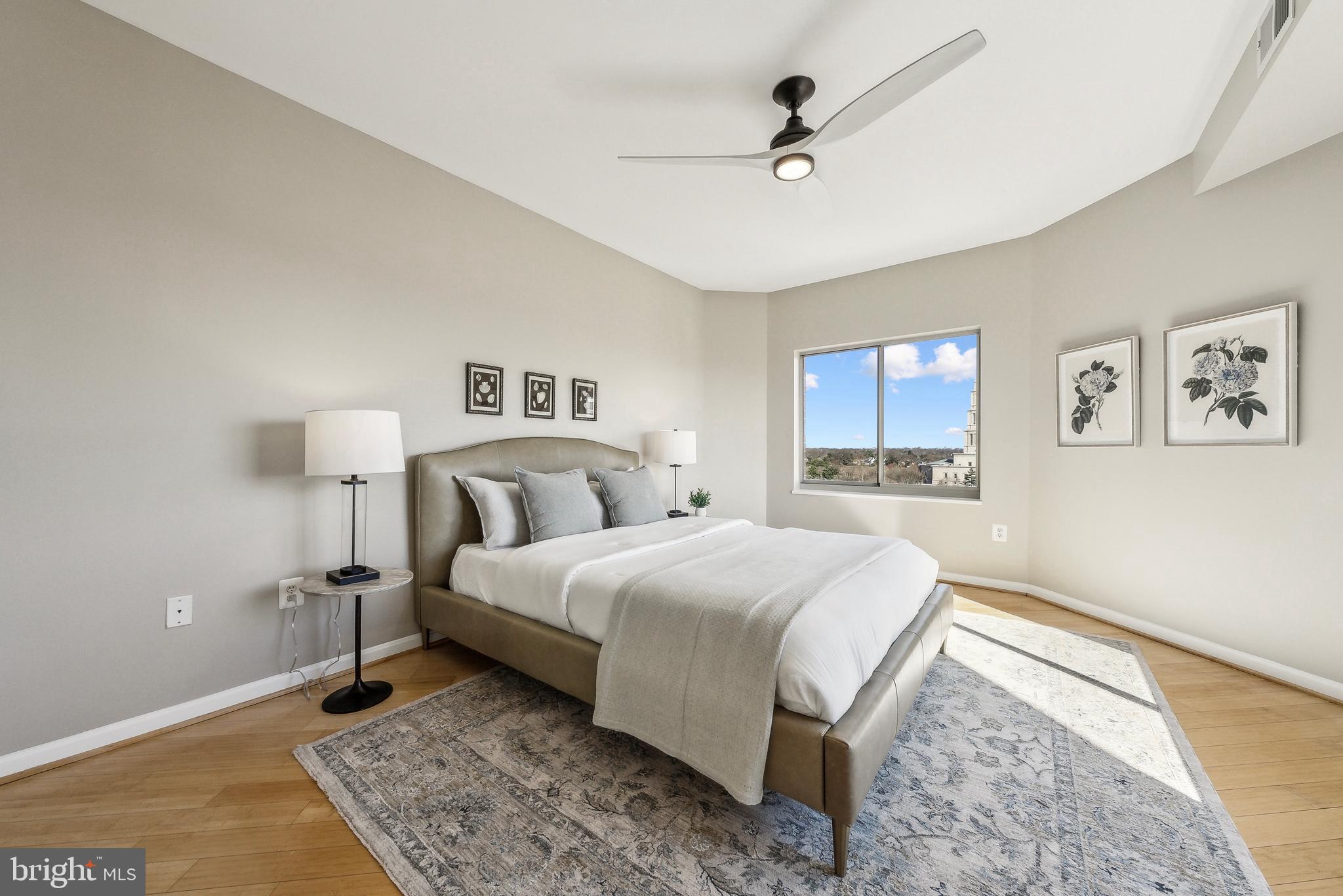 CARLYLE TOWERS - Residential