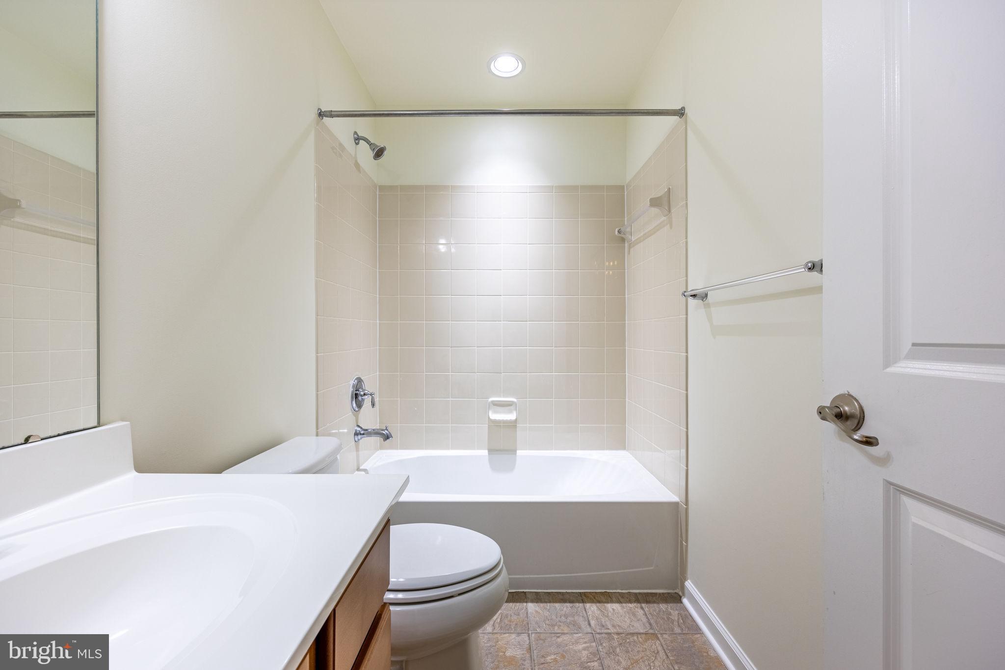 LAFAYETTE CROSSING - Residential Lease