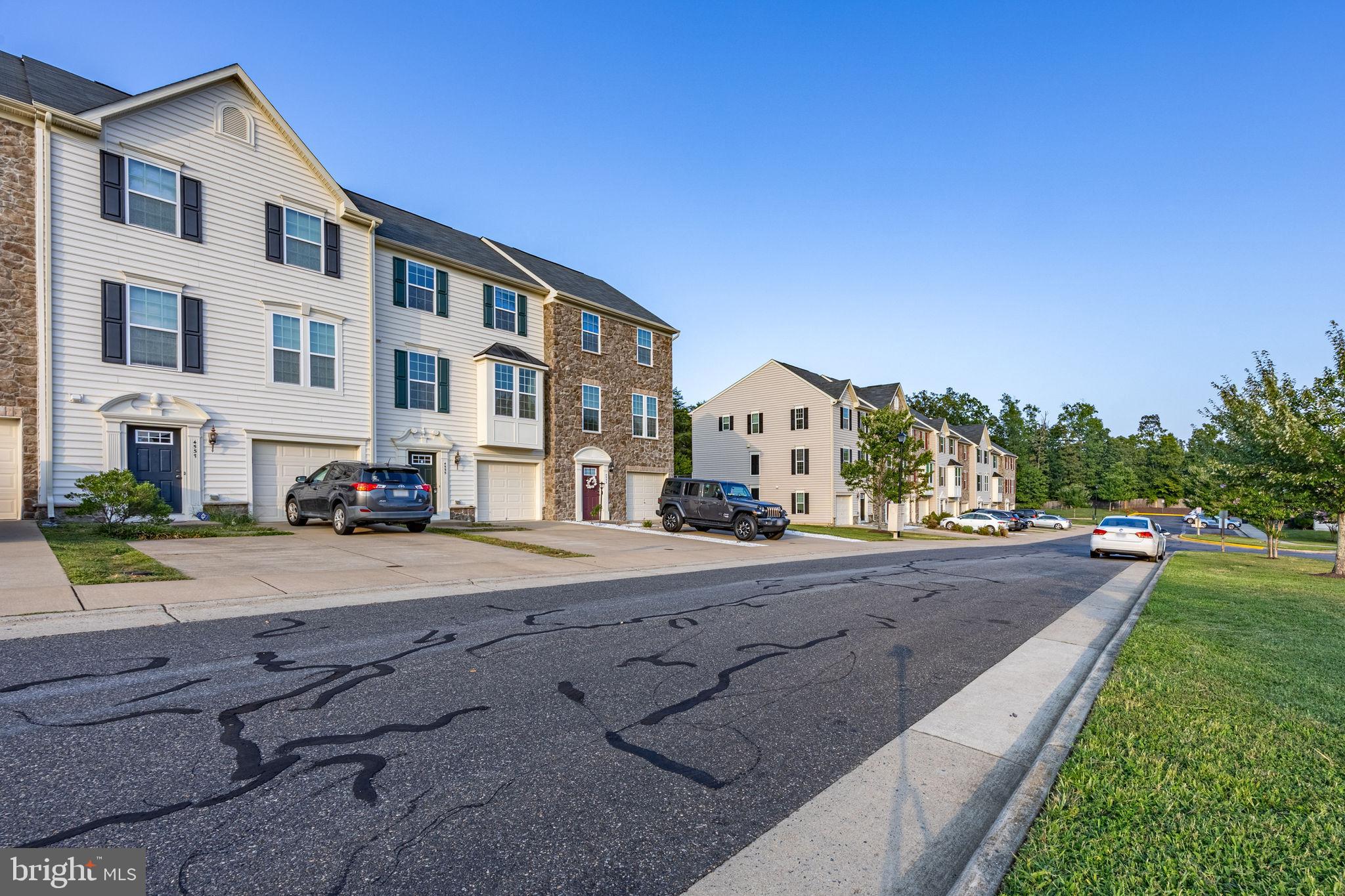 LAFAYETTE CROSSING - Residential Lease