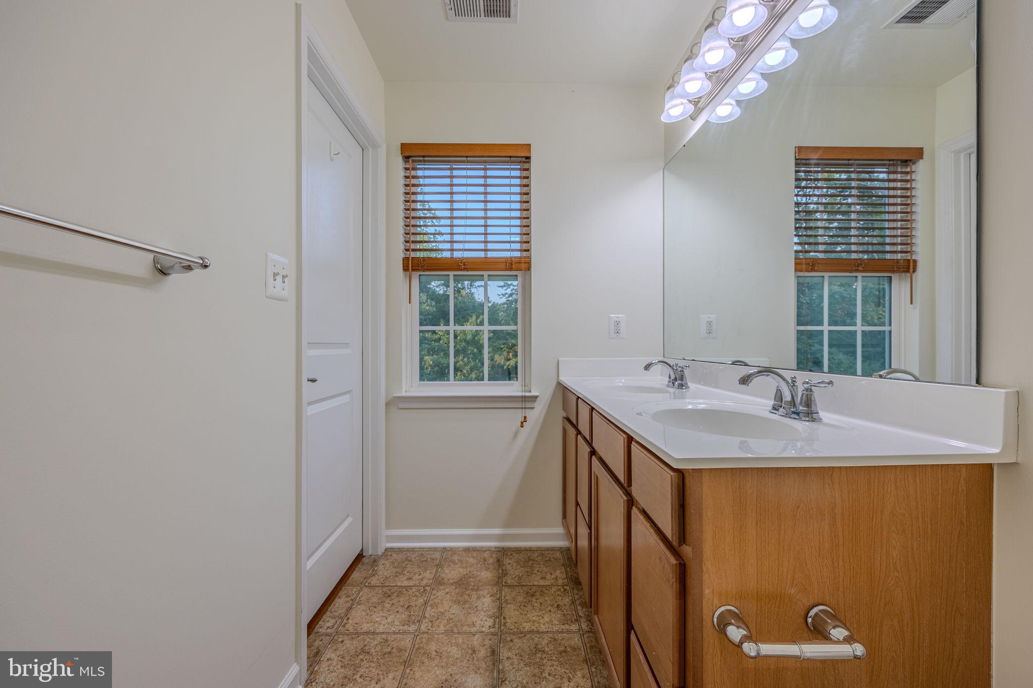 LAFAYETTE CROSSING - Residential Lease