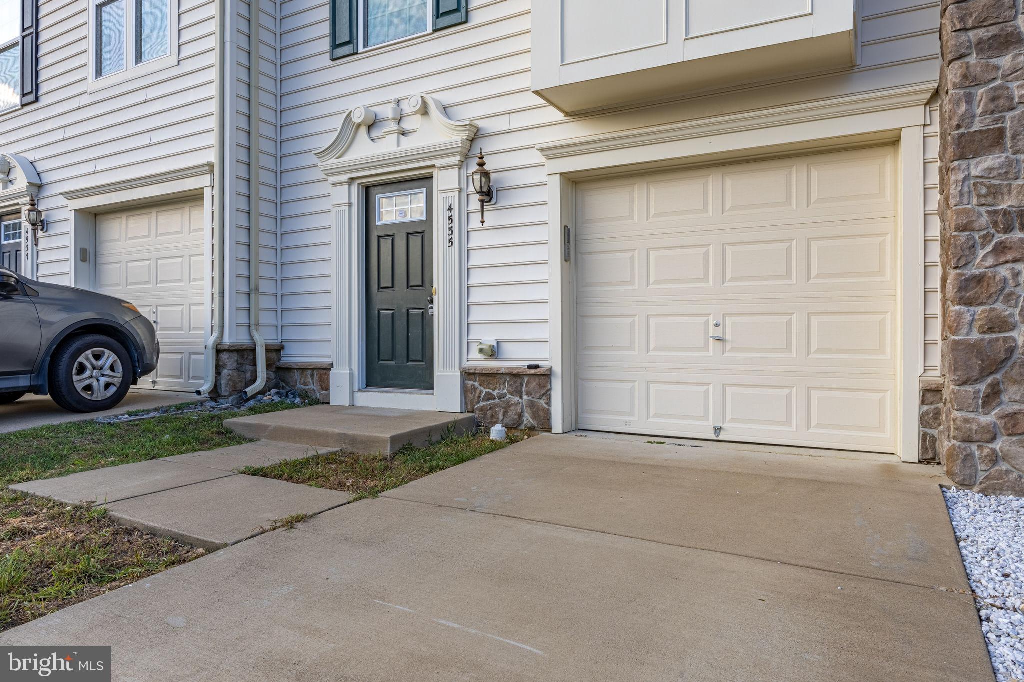 LAFAYETTE CROSSING - Residential Lease