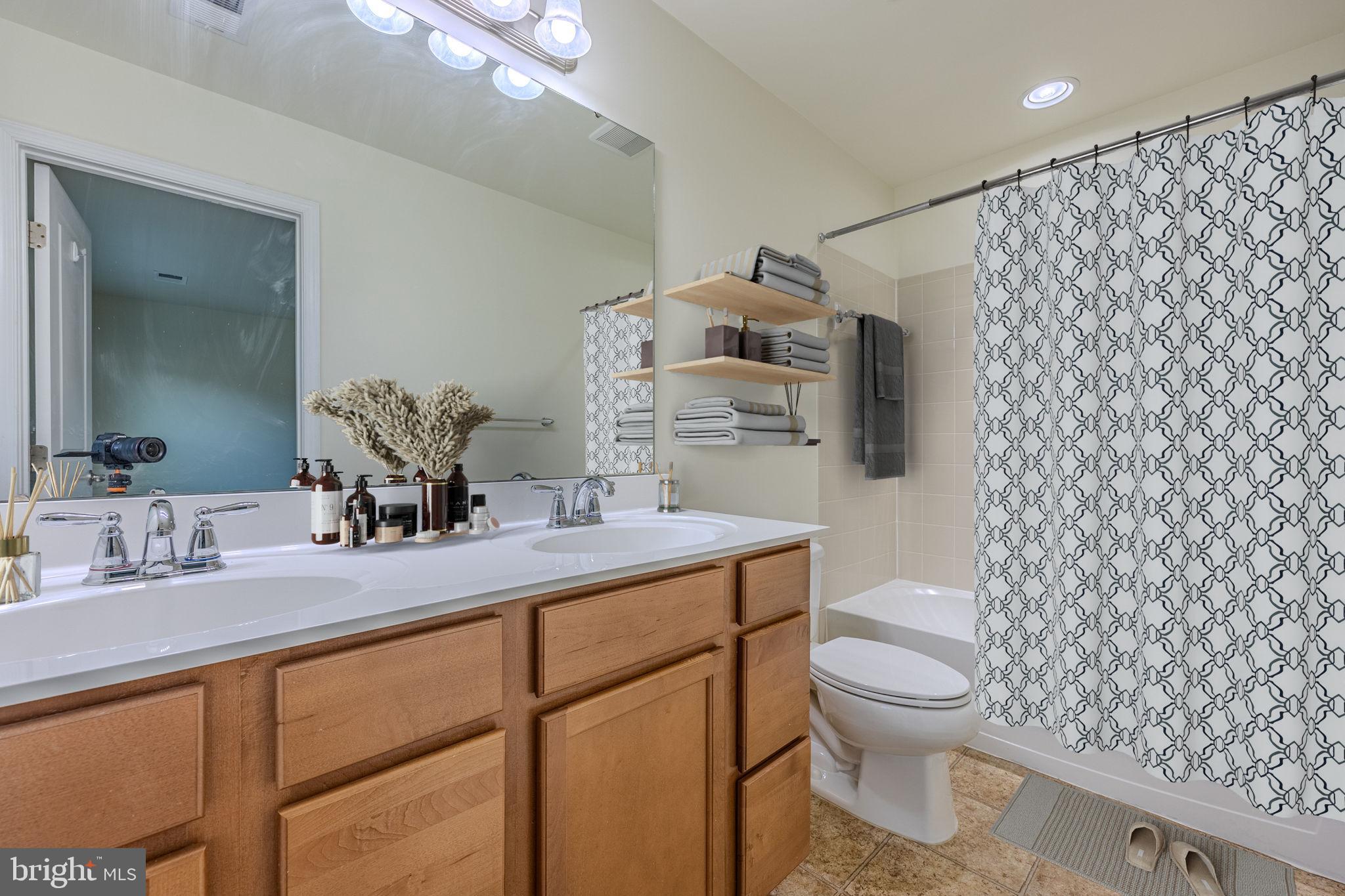 LAFAYETTE CROSSING - Residential Lease