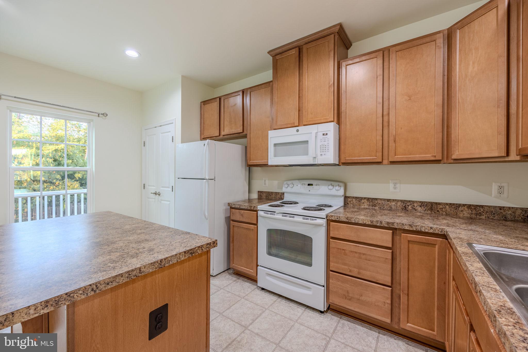 LAFAYETTE CROSSING - Residential Lease