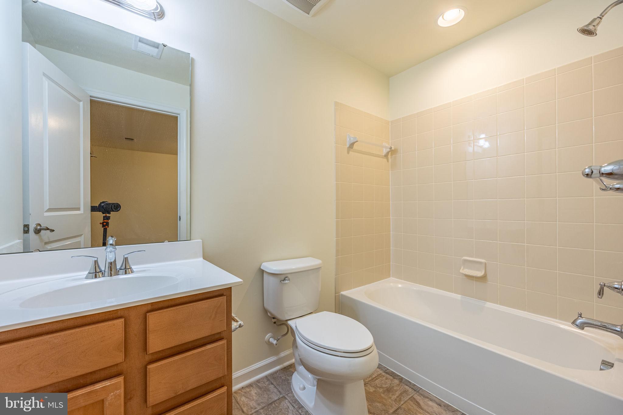 LAFAYETTE CROSSING - Residential Lease