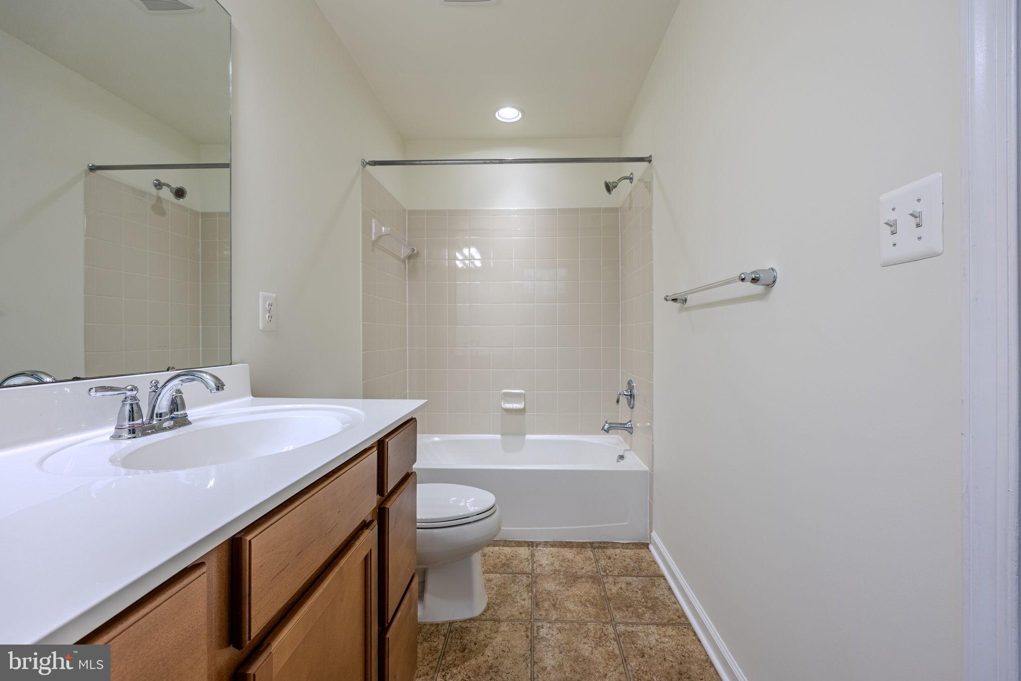 LAFAYETTE CROSSING - Residential Lease