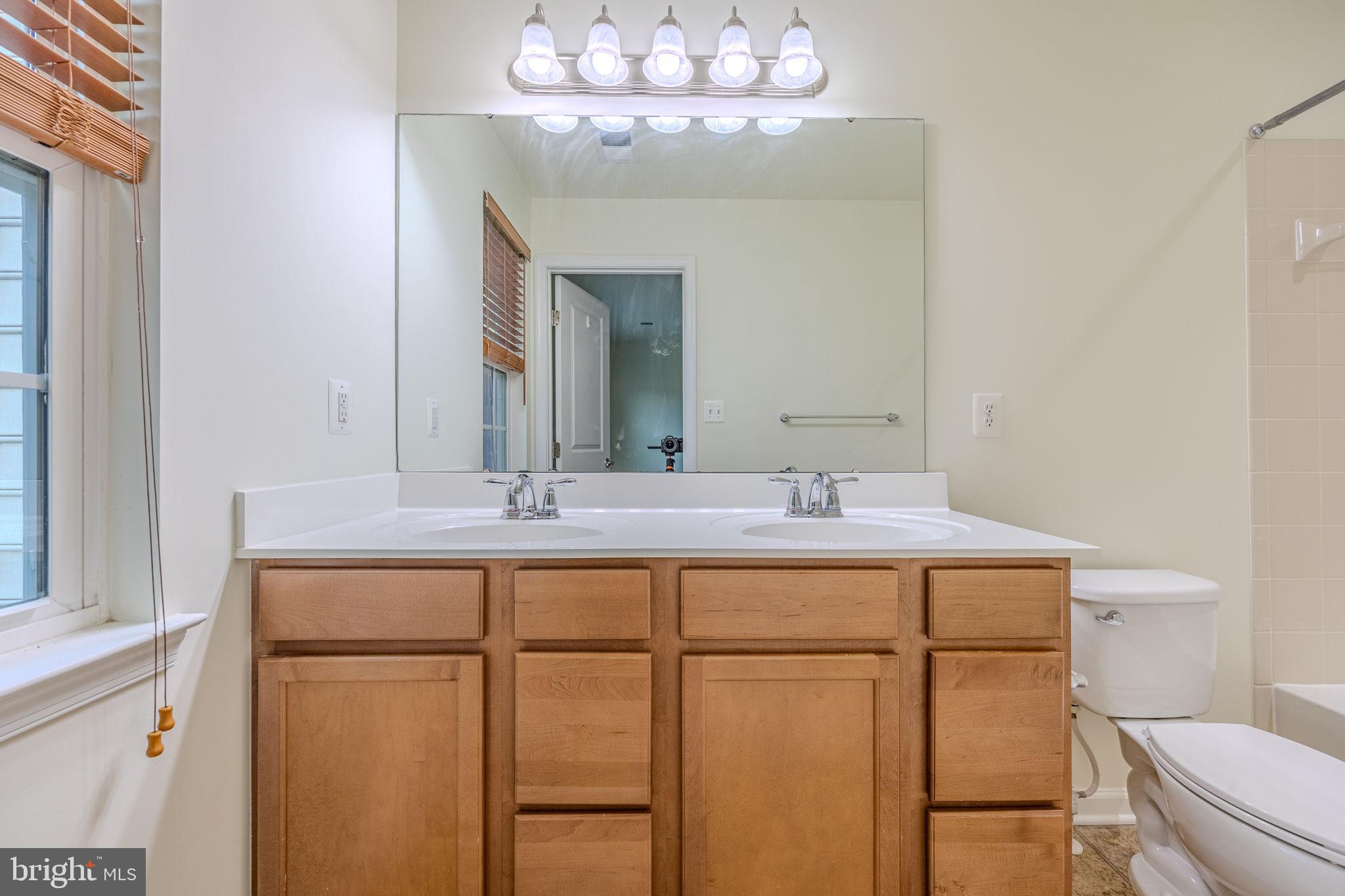 LAFAYETTE CROSSING - Residential Lease