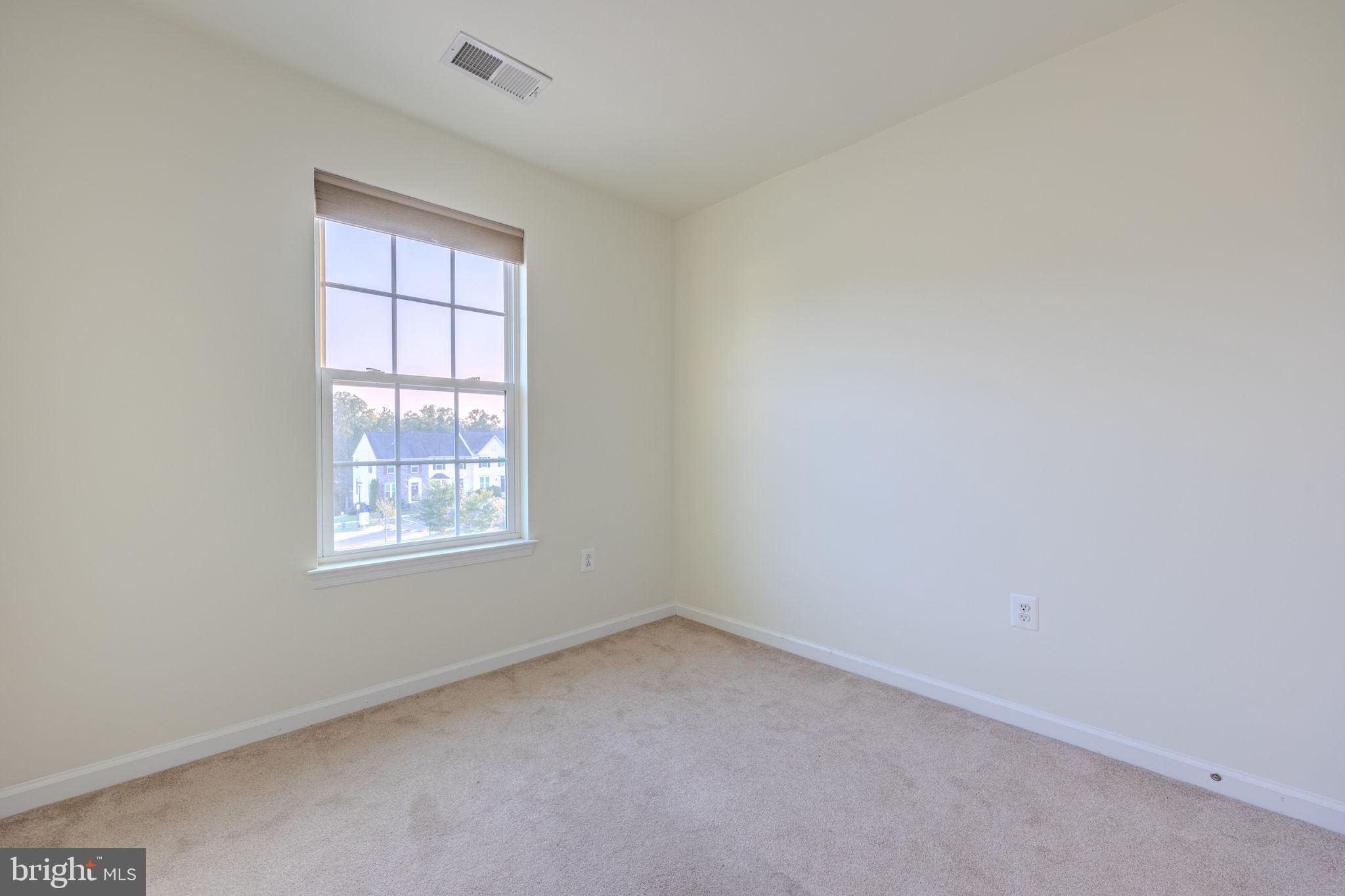 LAFAYETTE CROSSING - Residential Lease