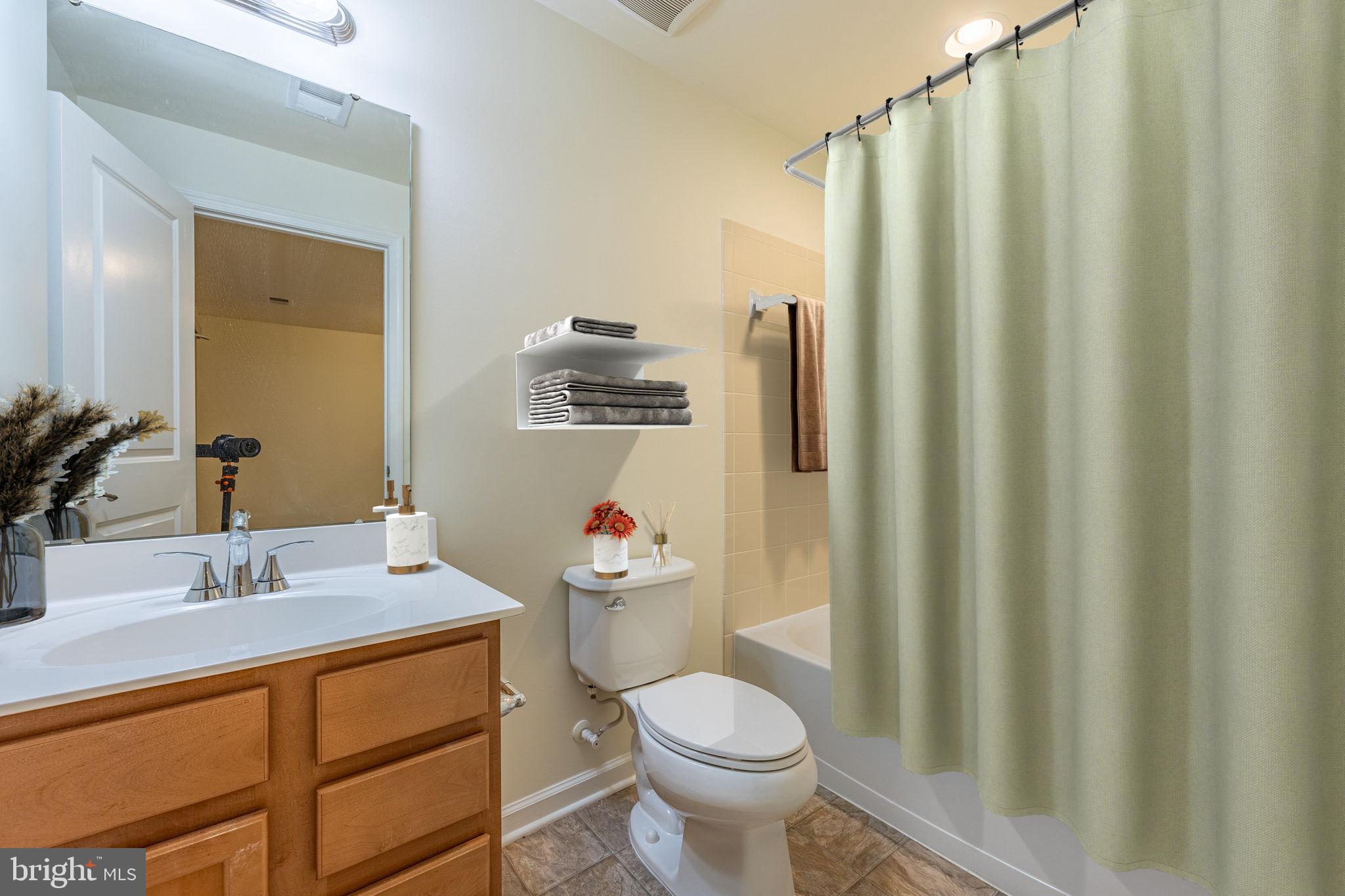 LAFAYETTE CROSSING - Residential Lease