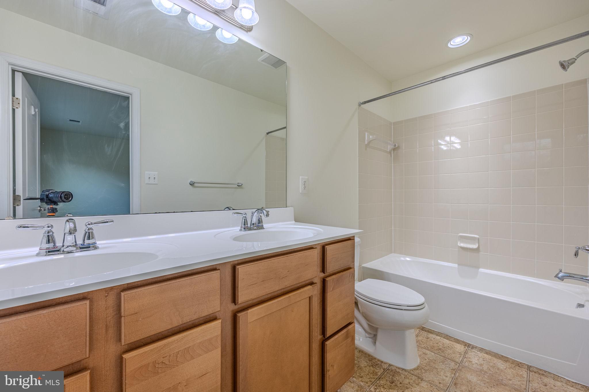 LAFAYETTE CROSSING - Residential Lease