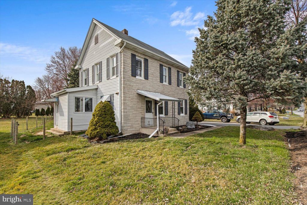 Photo of 110 COLEBROOK RD, ELIZABETHTOWN, PA 17022 (MLS # PALA2032230)