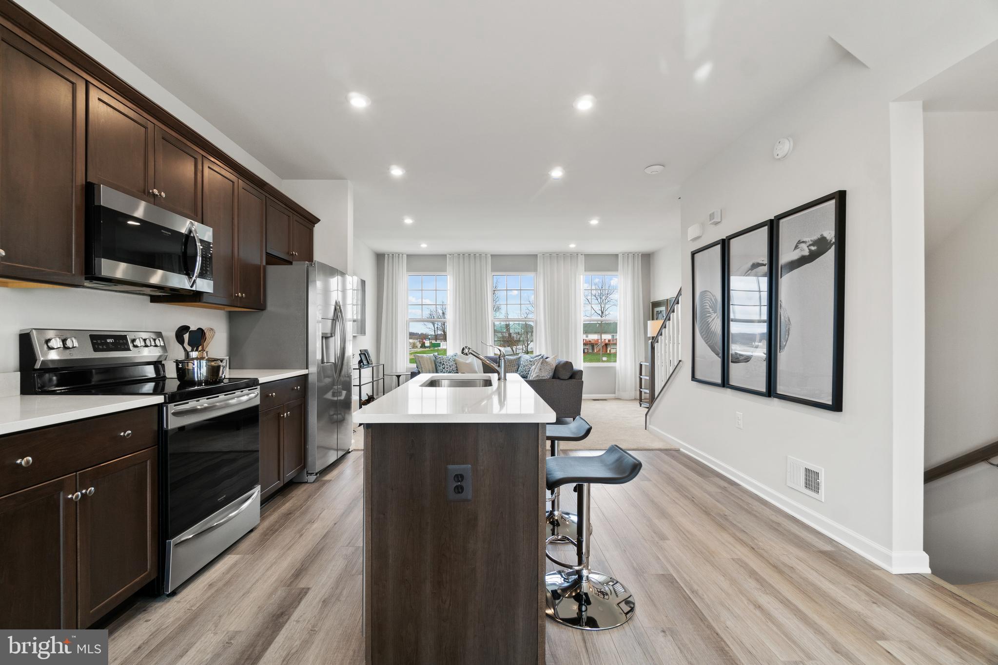 PRESIDENTS POINTE - Residential