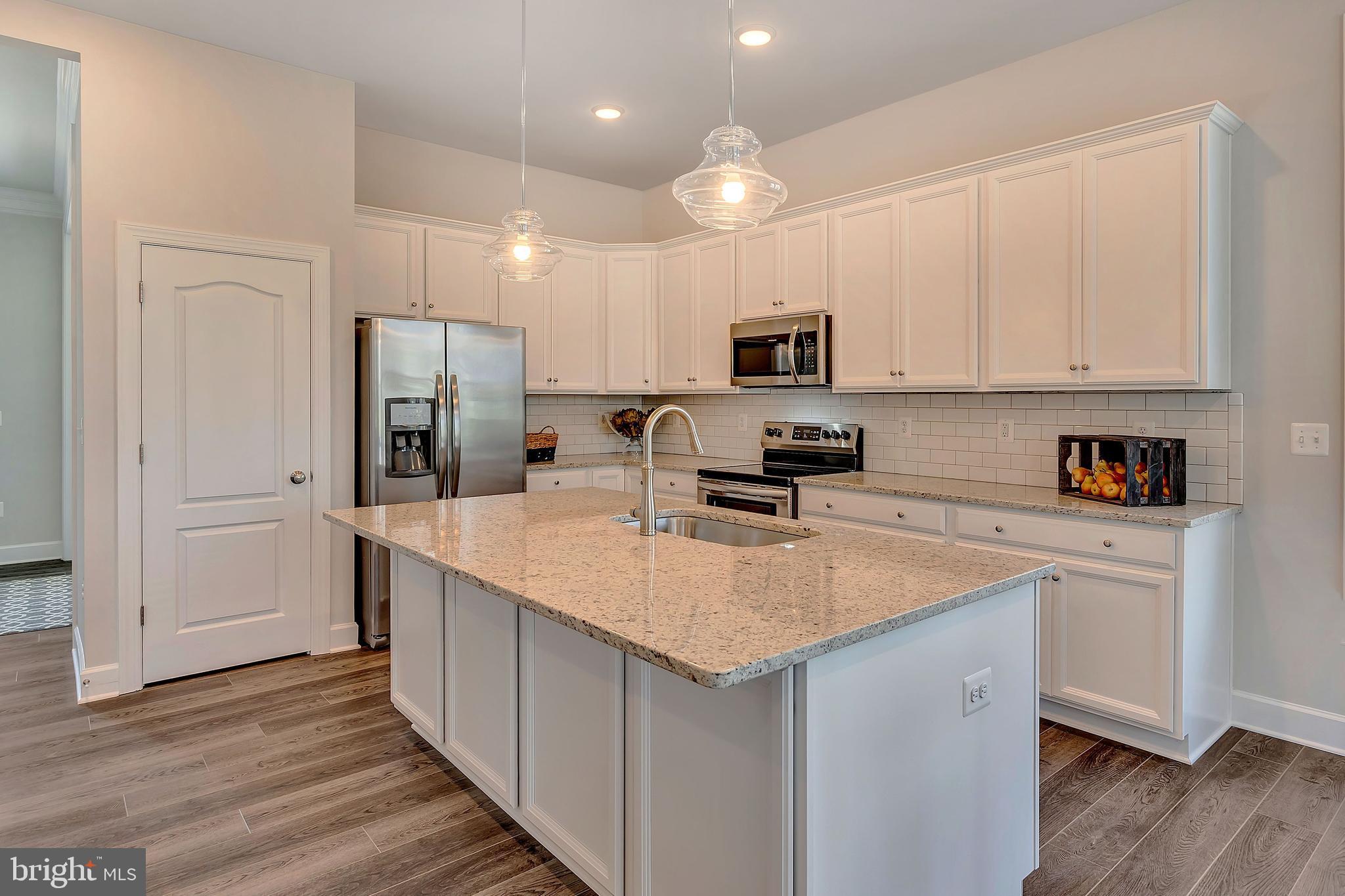 PRESIDENTS POINTE - Residential