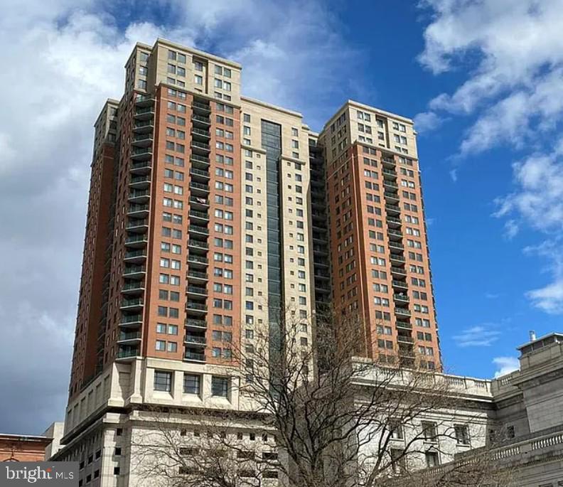 Beautiful, specious and super clean 2 bedroom / 2 bath condo available for immediate occupancy in luxurious Water Street building. It has hardwood floors throughout, stainless steel appliances, granite countertops, maple cabinets, gas fireplace, in-unit Washer/Dryer and much more. Owner's suite includes walk-in closet and bath.
It has south exposure and sweeping water views of Inner Harbor from a private balcony on the 14th floor. Steps away from the Inner Harbor and easy access to major roads such as I-95, I-83 and 295. Conveniently located to everything that Baltimore Downtown can offer including John Hopkins, University of MD, M&T Stadium, Oriole Park, Subway/Metro, Schools, Restaurants, Horseshoe Casino, Shopping and much more.