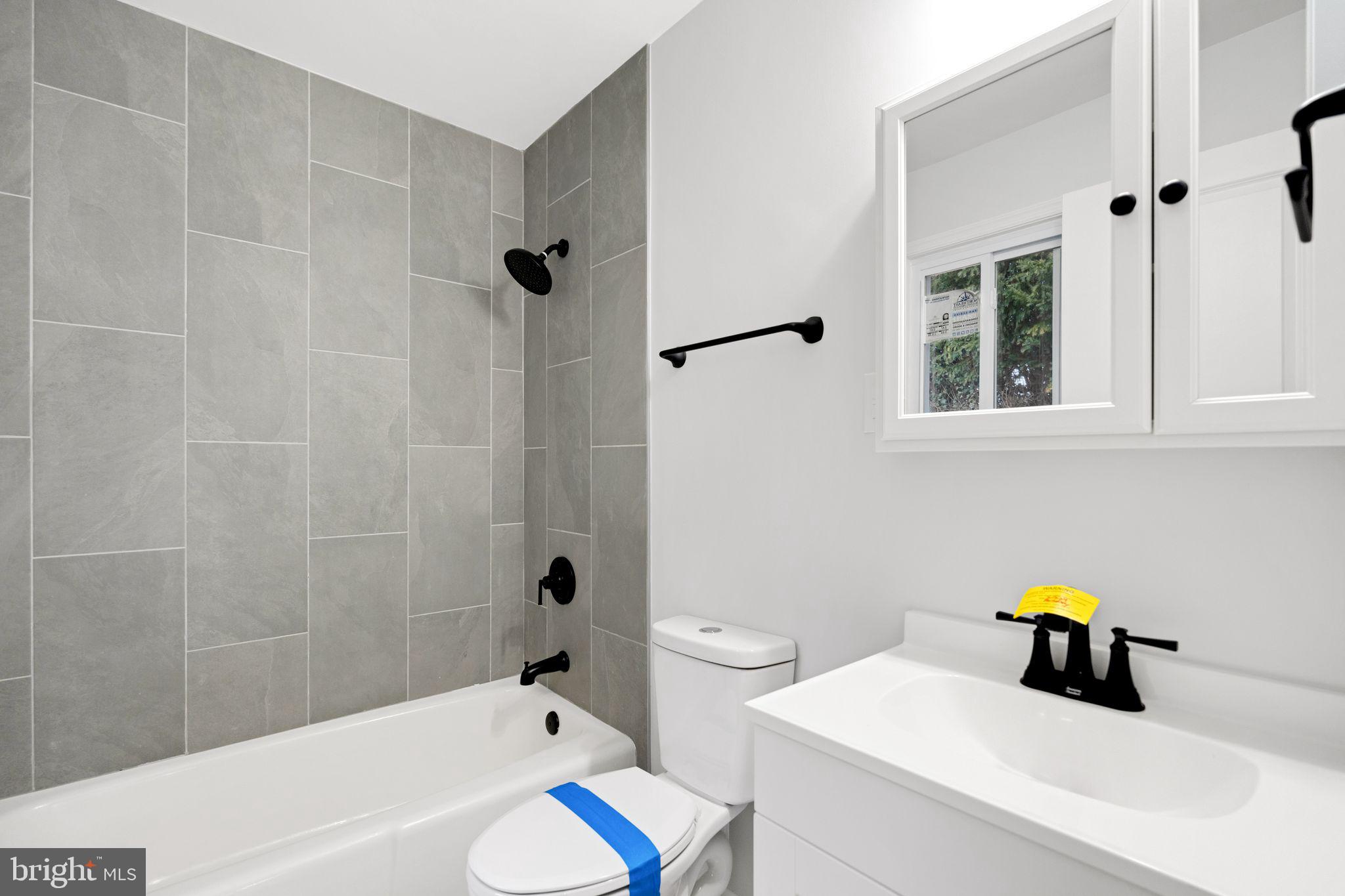 KINSLOUCH FARMS - Residential