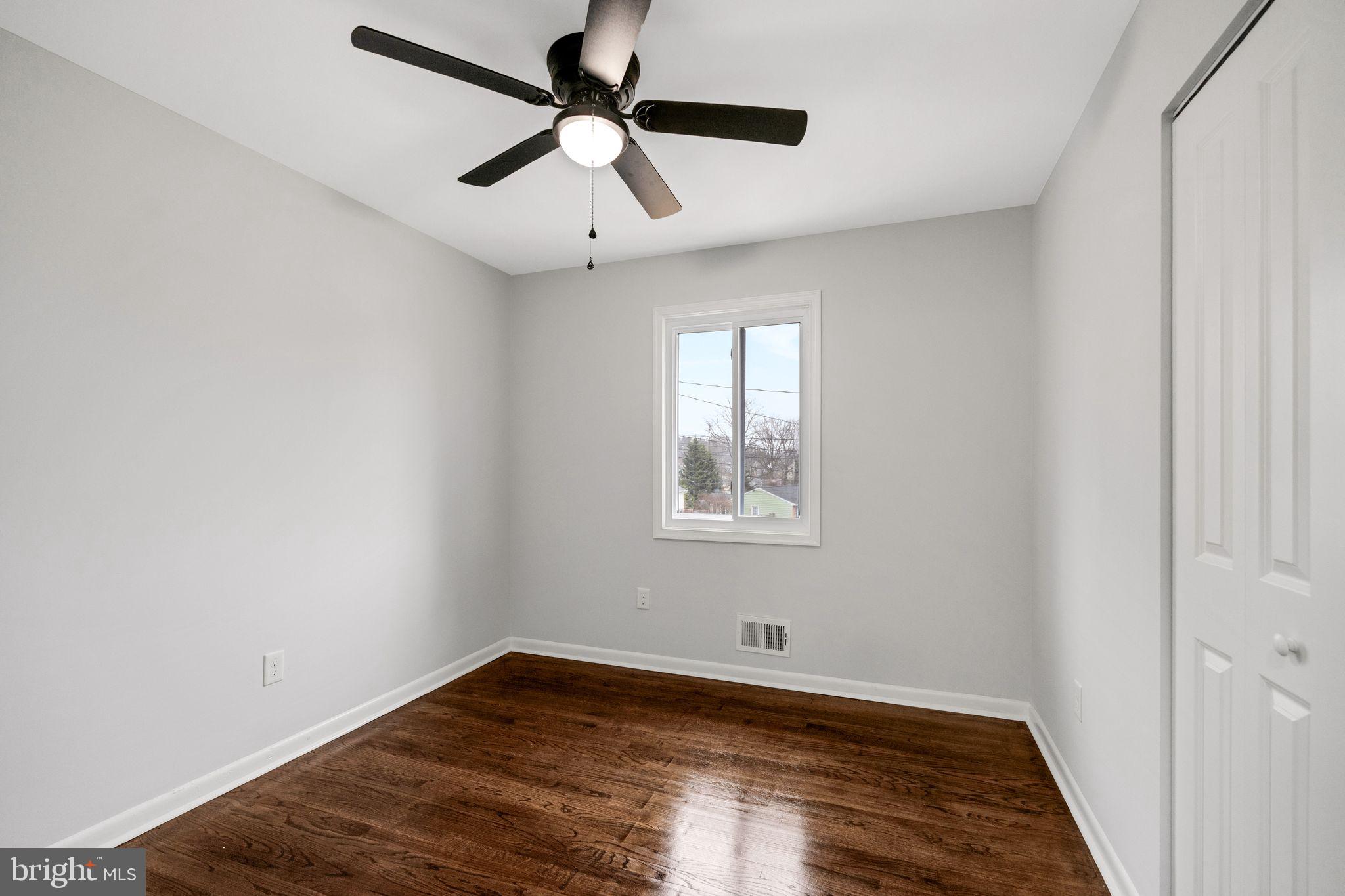 KINSLOUCH FARMS - Residential