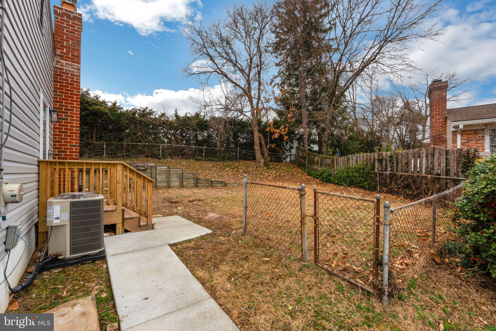 KINSLOUCH FARMS - Residential