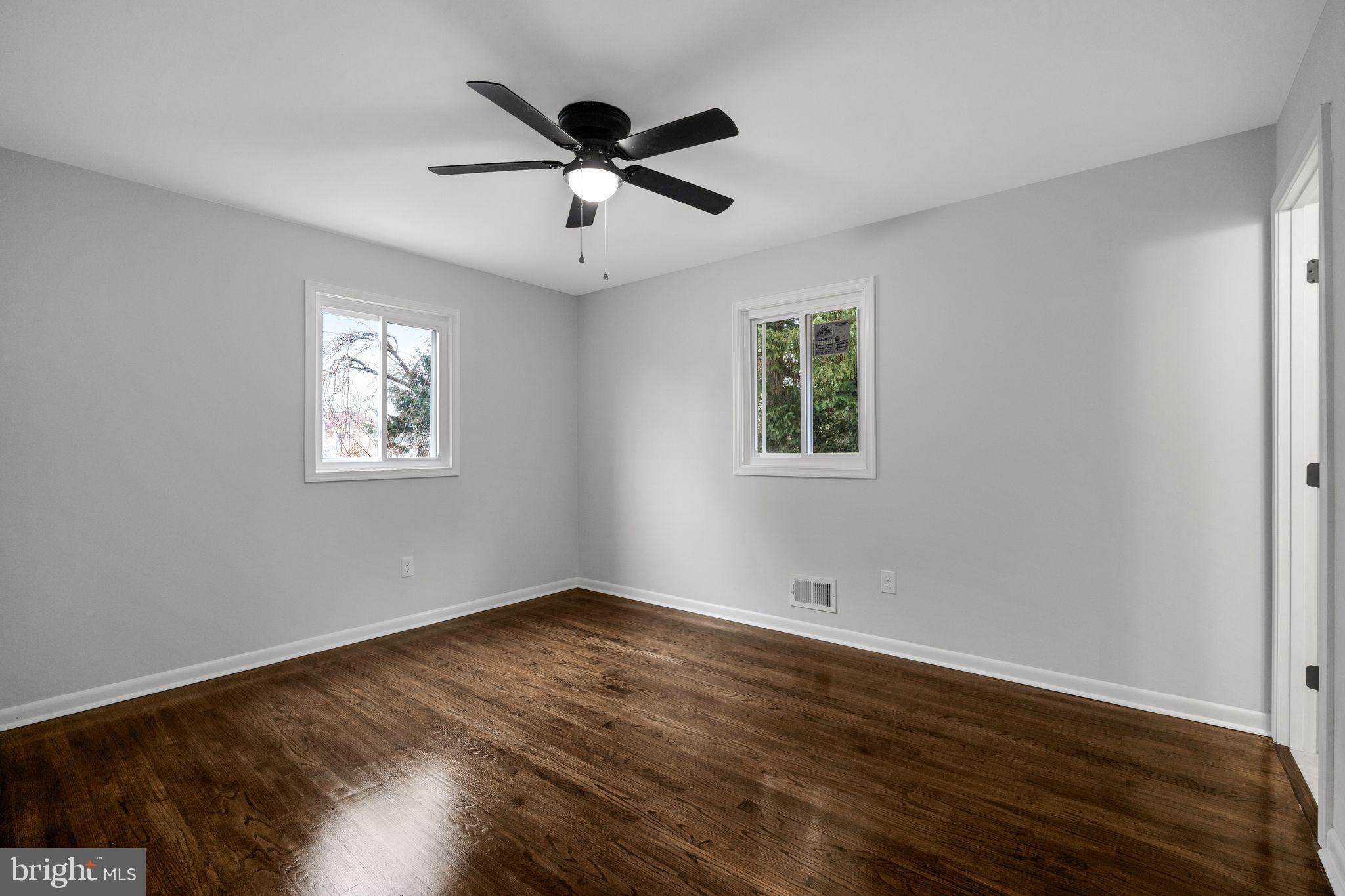 KINSLOUCH FARMS - Residential