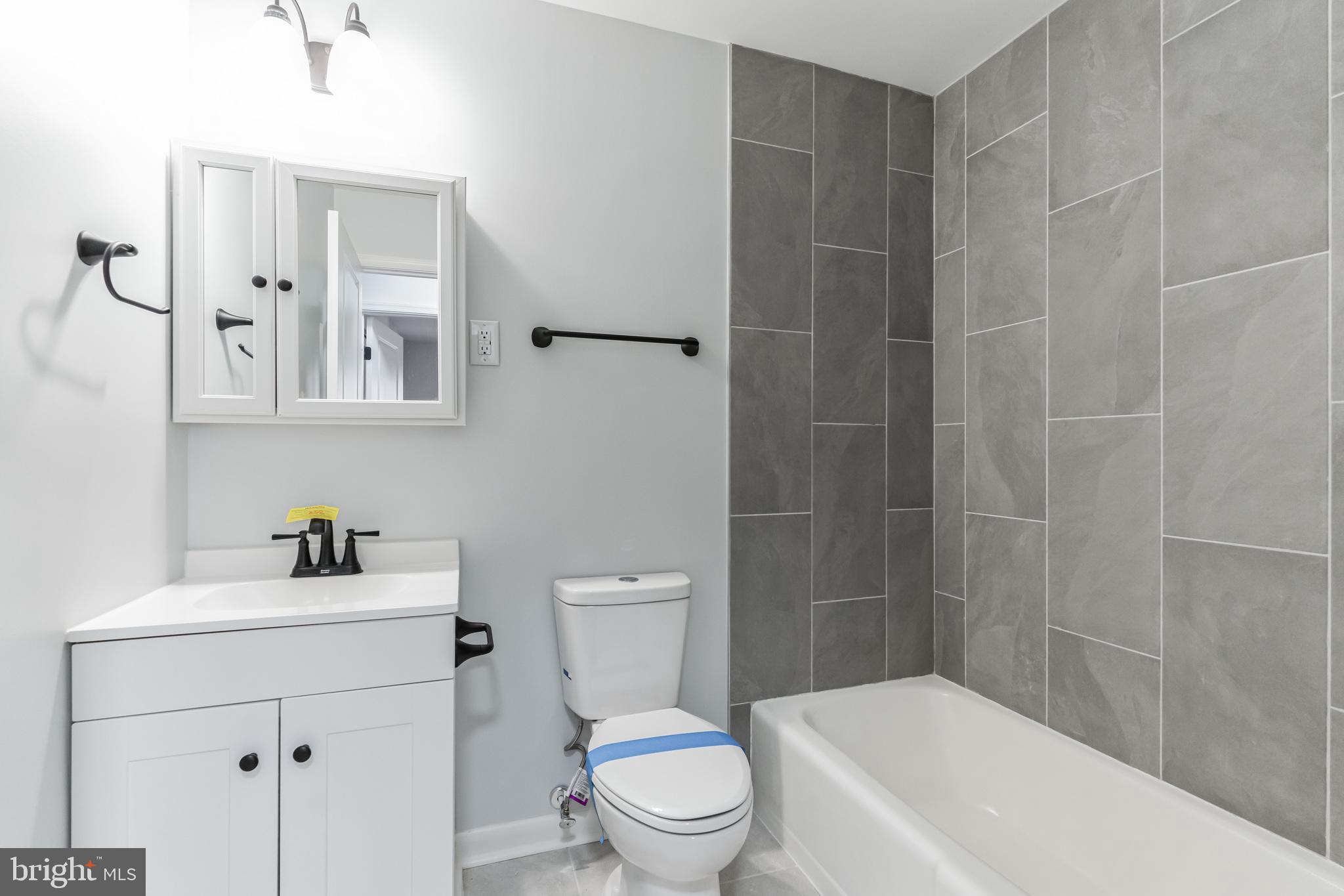 KINSLOUCH FARMS - Residential