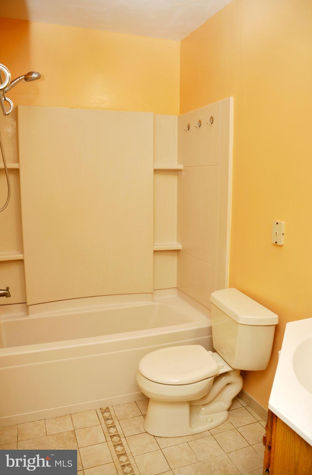 GREENCASTLE MANOR - Residential Lease