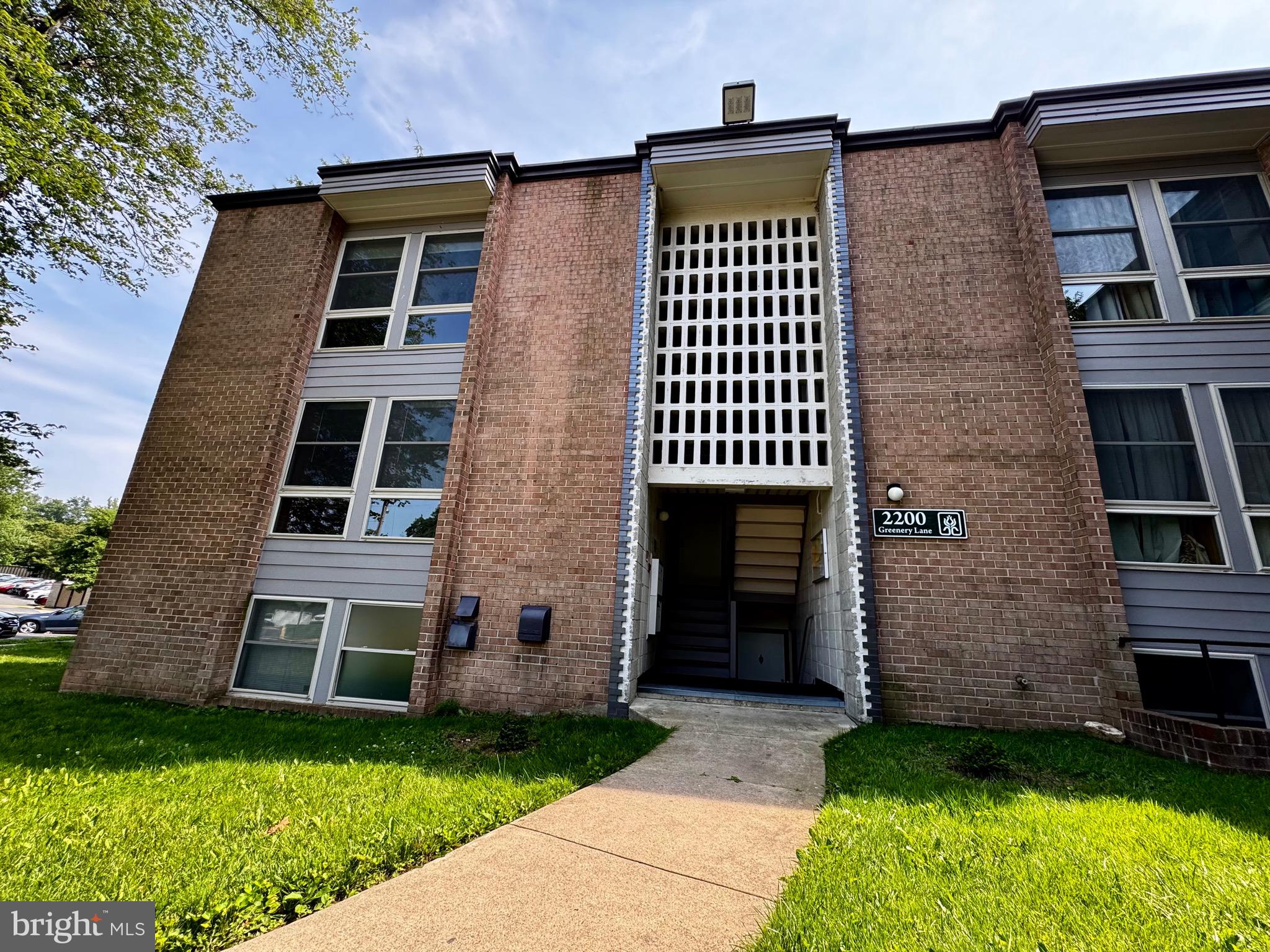 2200 GREENERY LANE 201-