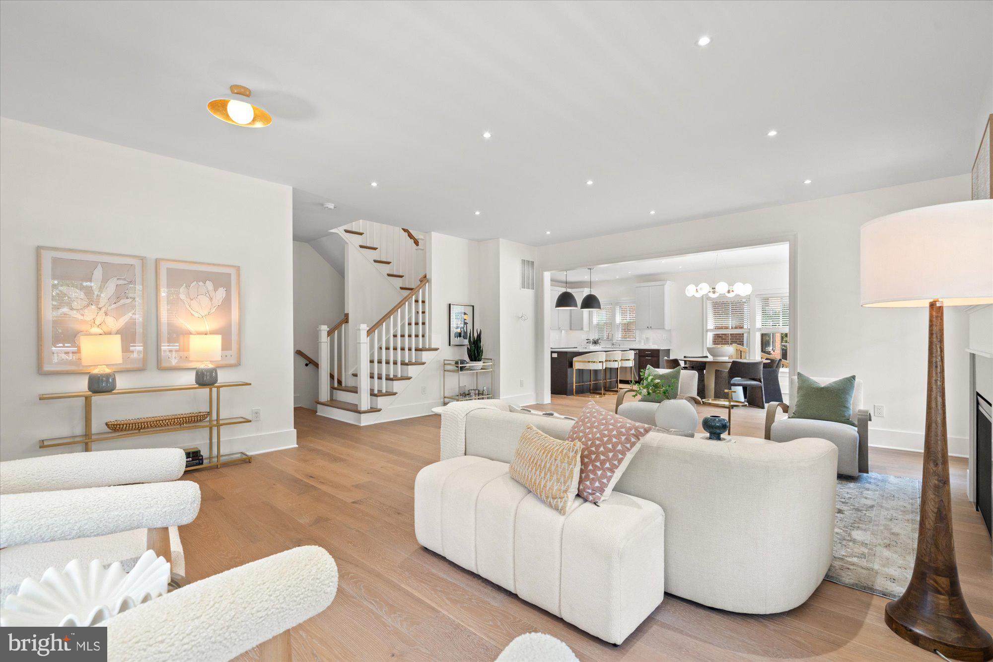 28 W CHAPMAN STREET