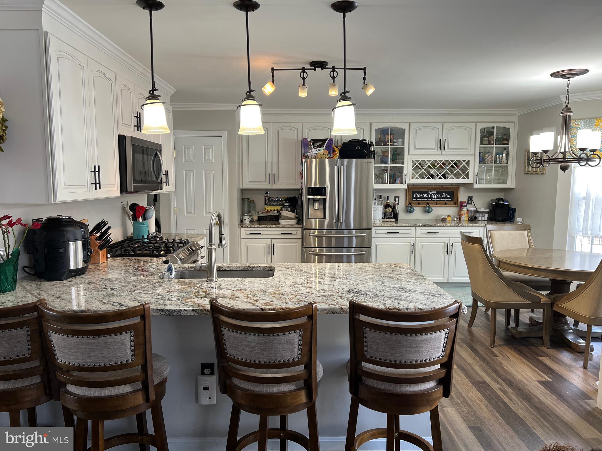 6803 ROBNEL COURT