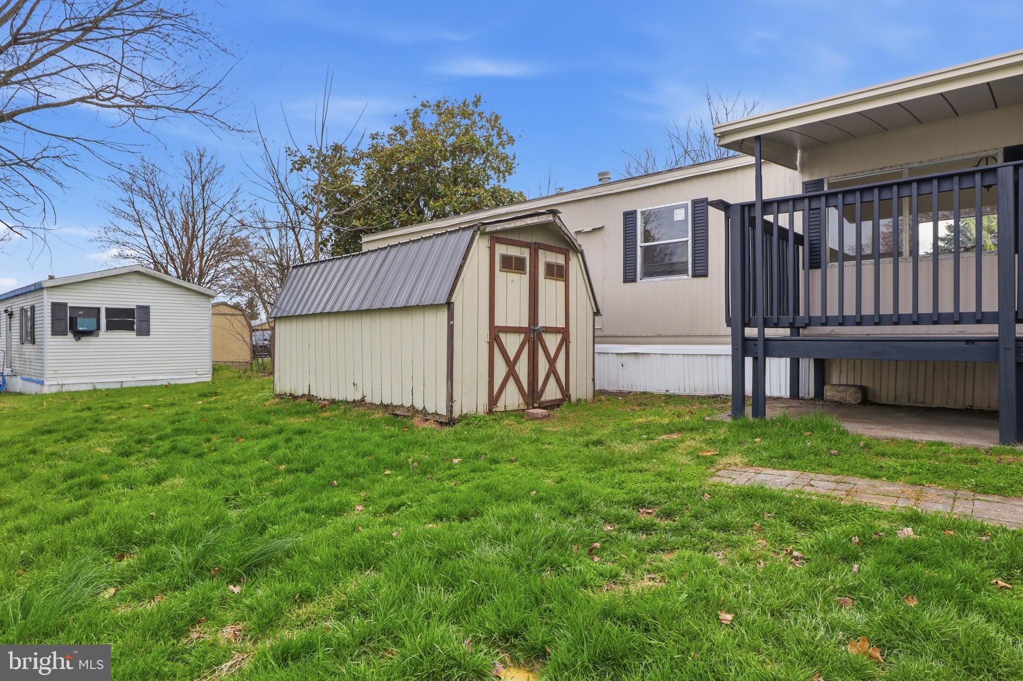 COUNTRY MANOR WEST - Residential