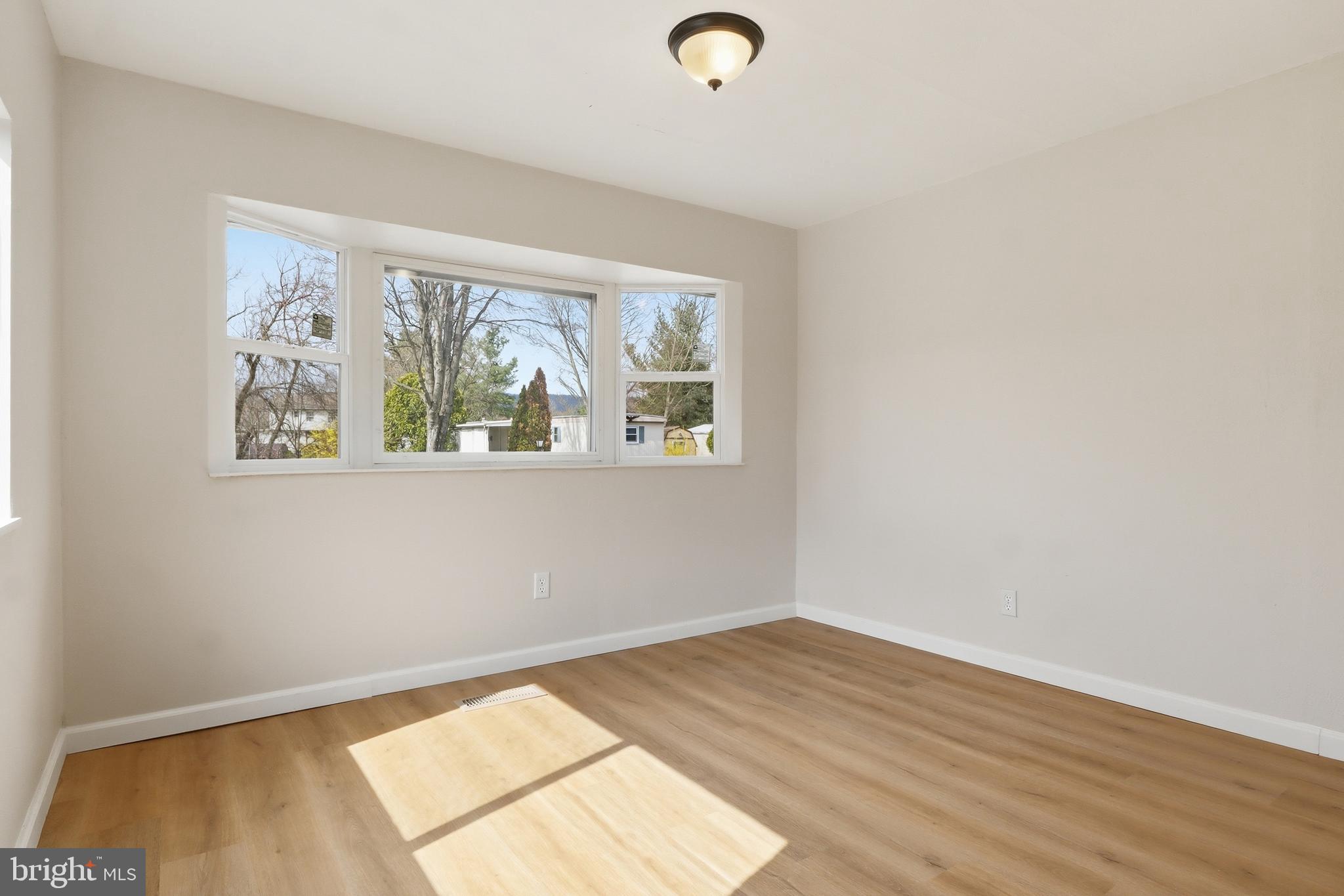 COUNTRY MANOR WEST - Residential