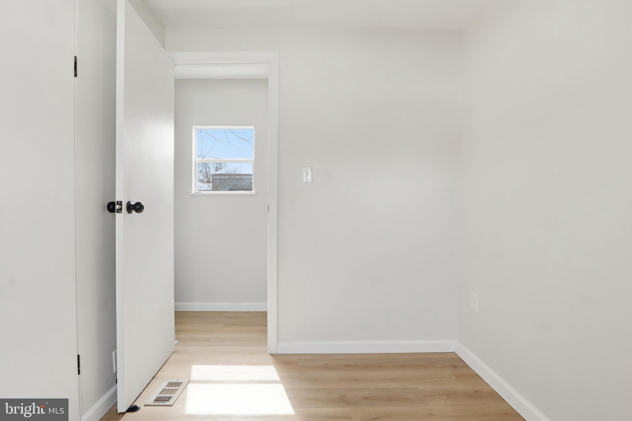 COUNTRY MANOR WEST - Residential