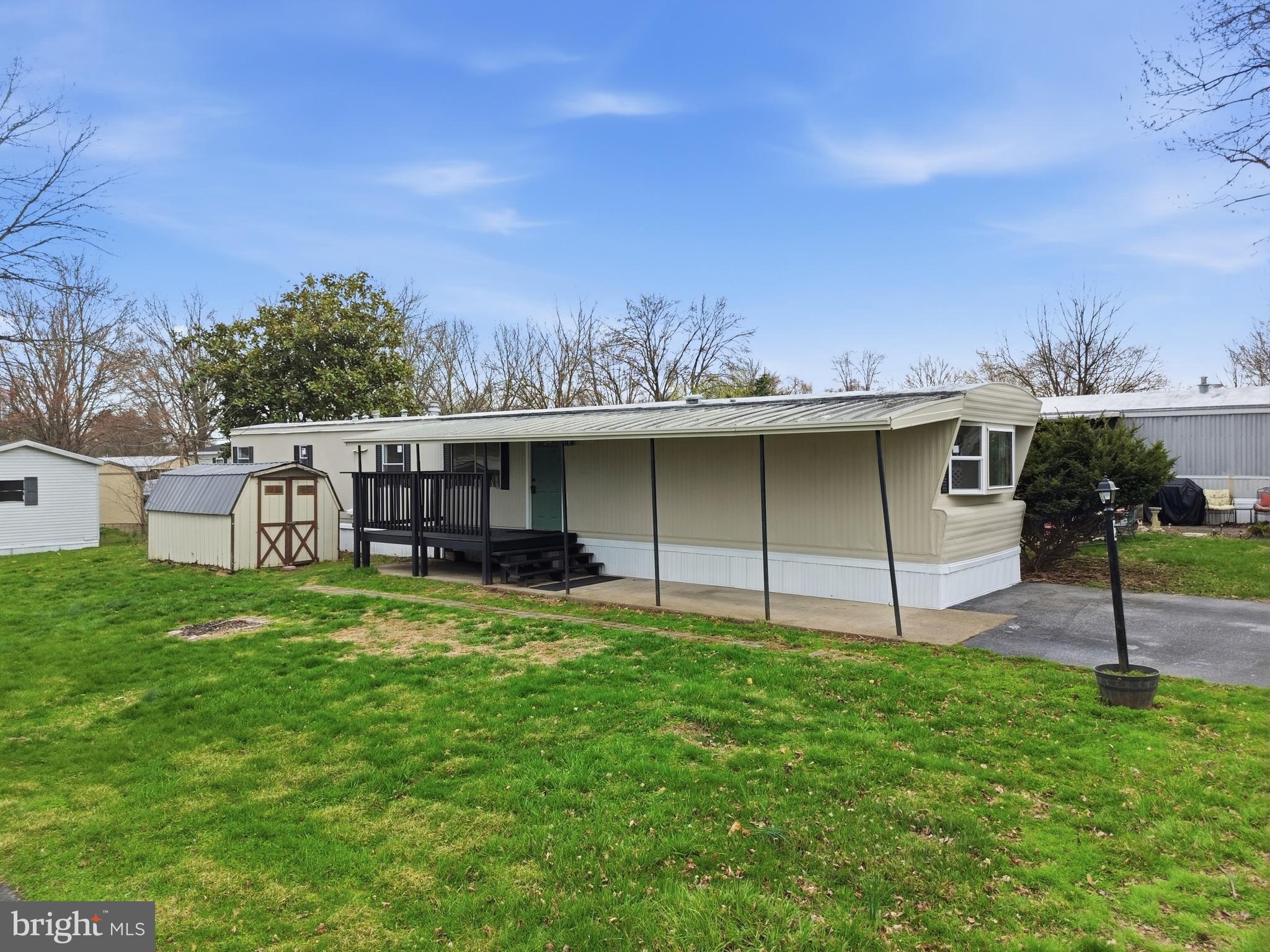 COUNTRY MANOR WEST - Residential