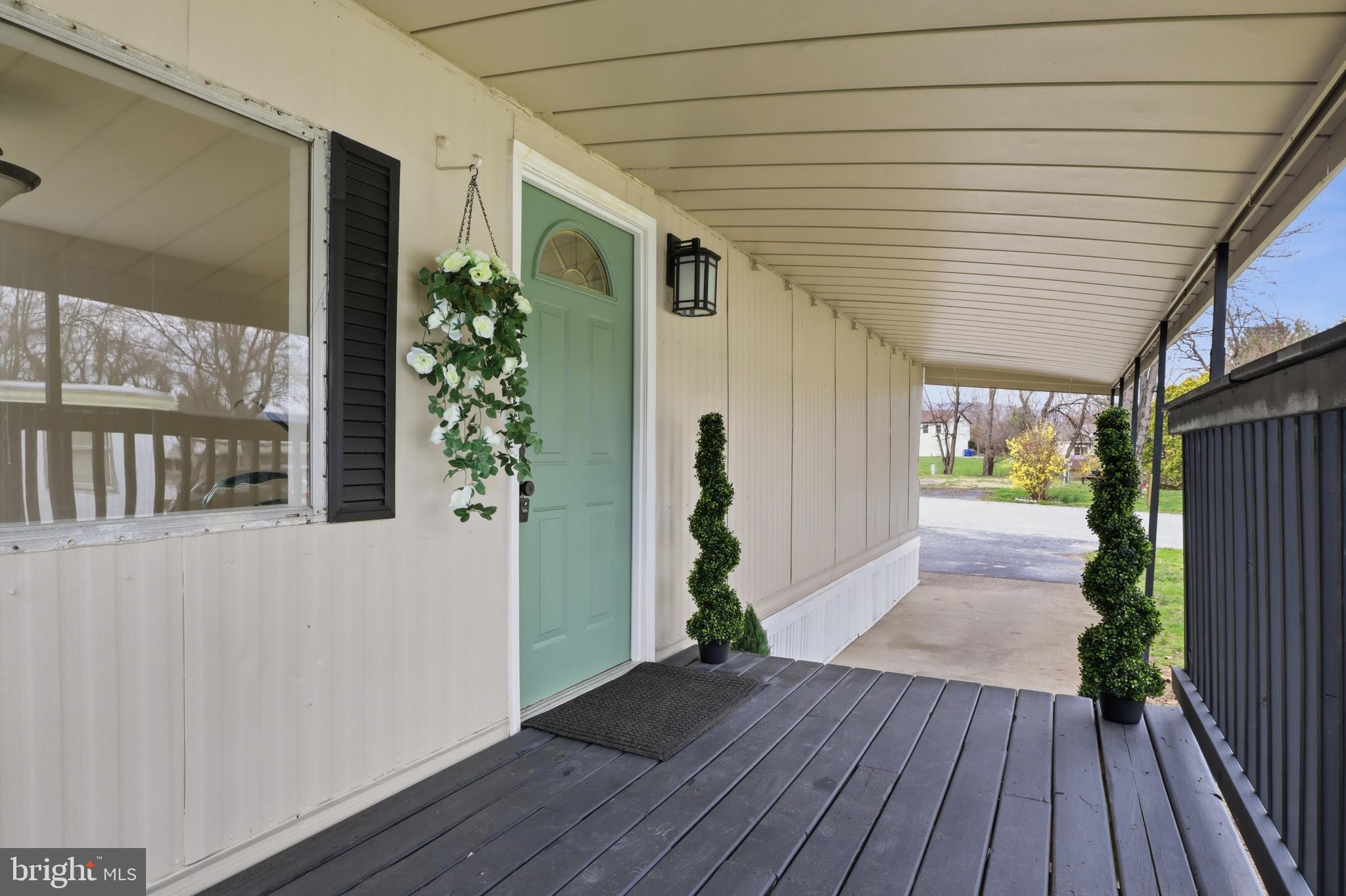 COUNTRY MANOR WEST - Residential