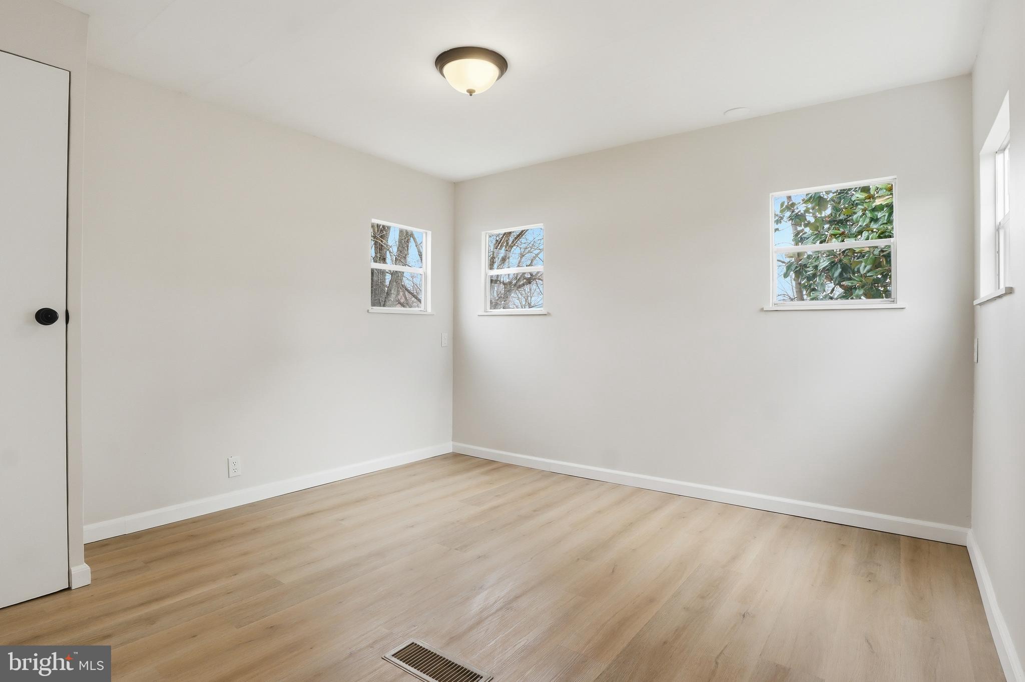 COUNTRY MANOR WEST - Residential