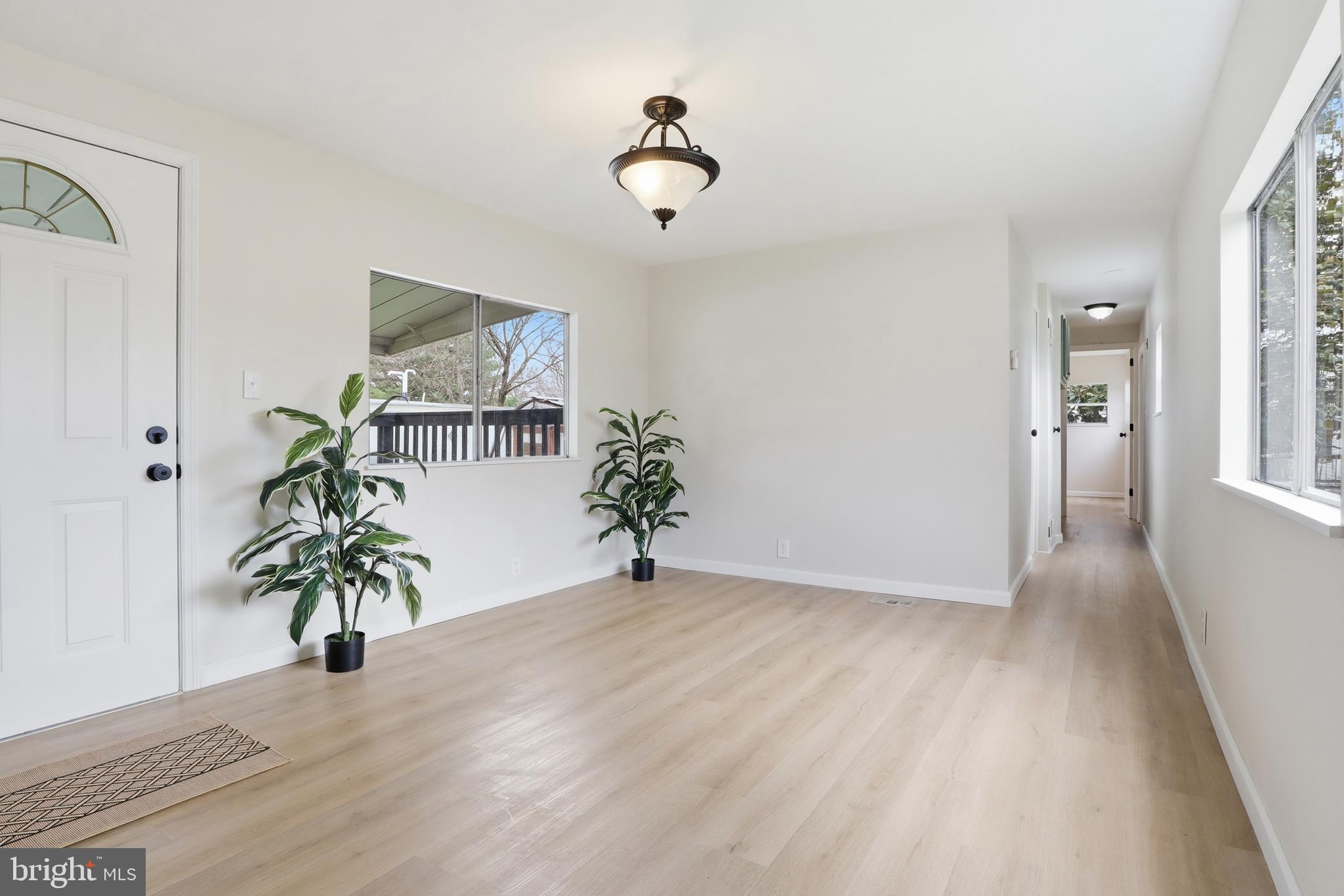 COUNTRY MANOR WEST - Residential