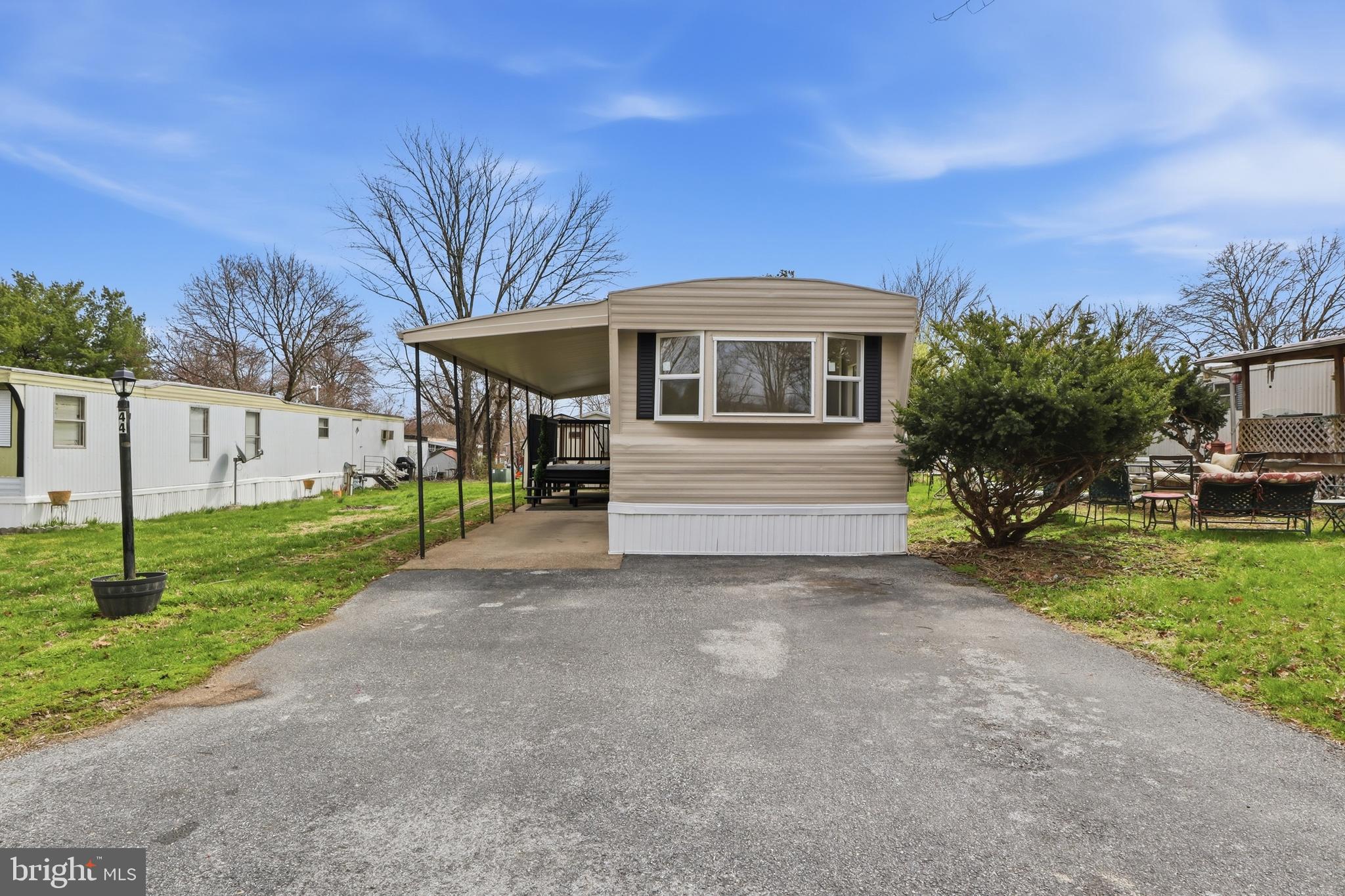 COUNTRY MANOR WEST - Residential