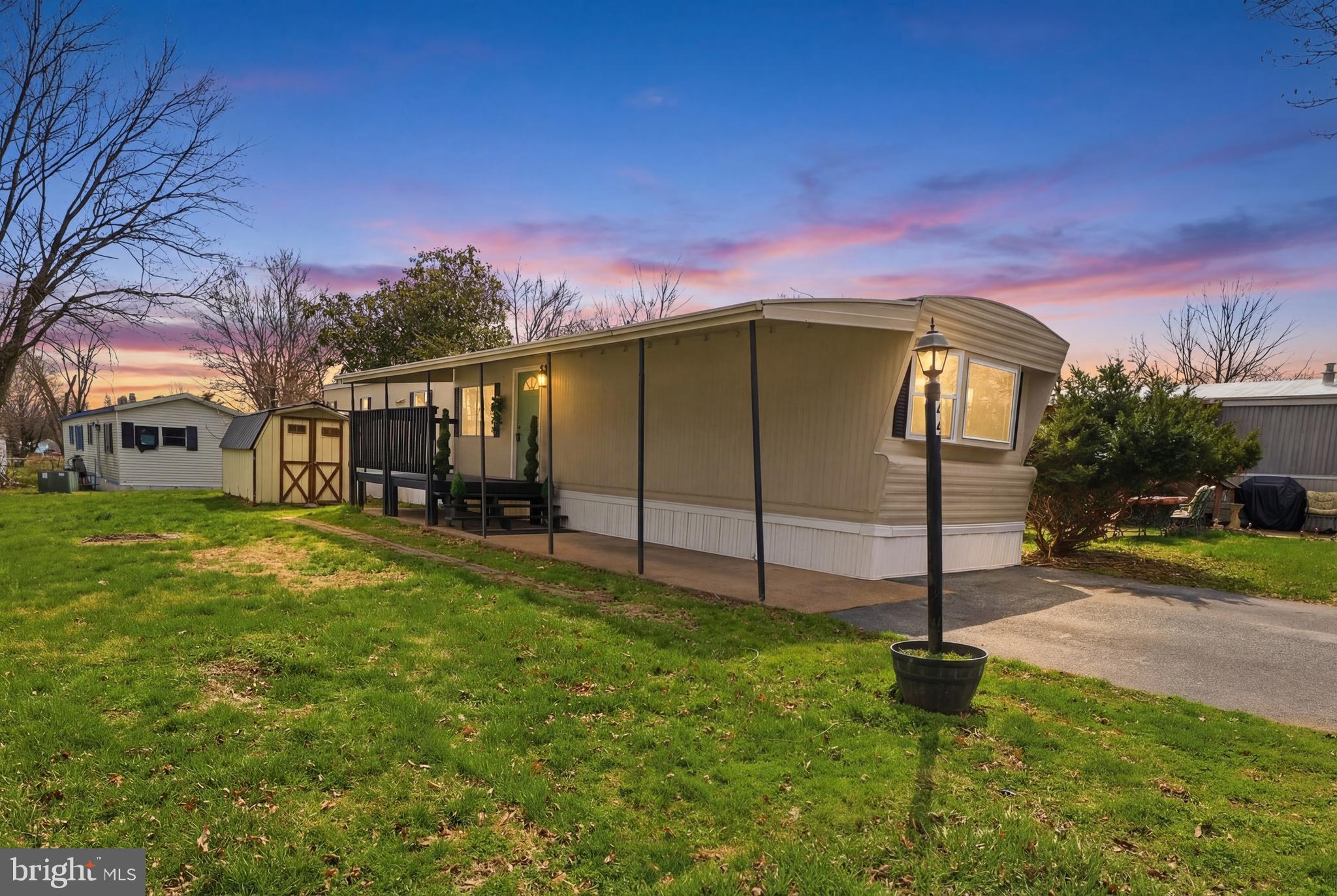 COUNTRY MANOR WEST - Residential