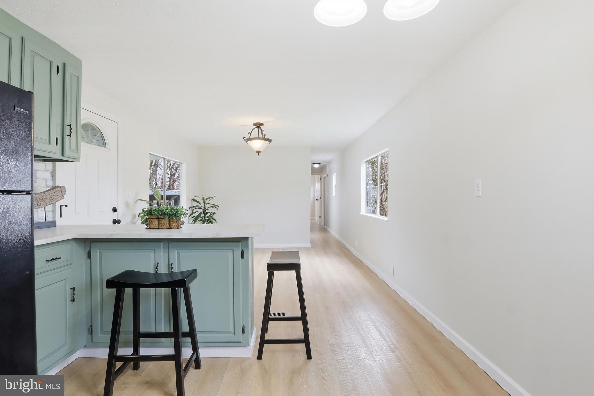 COUNTRY MANOR WEST - Residential