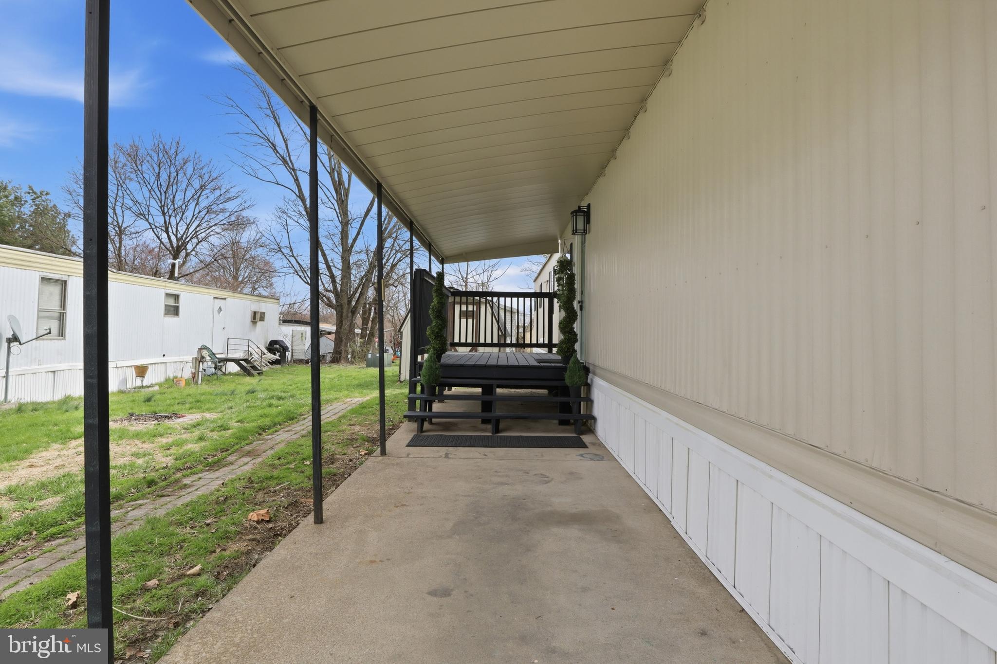 COUNTRY MANOR WEST - Residential