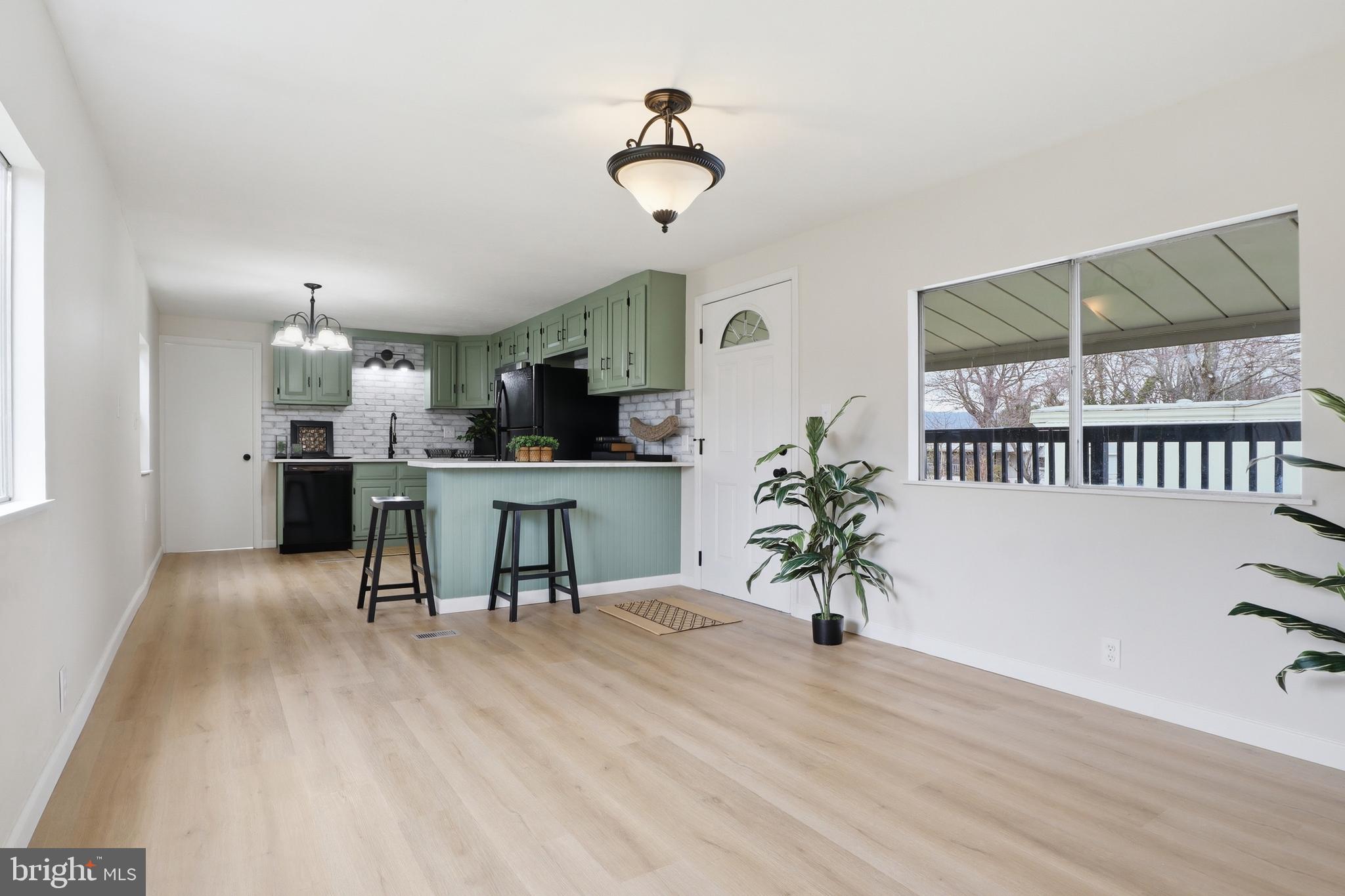 COUNTRY MANOR WEST - Residential