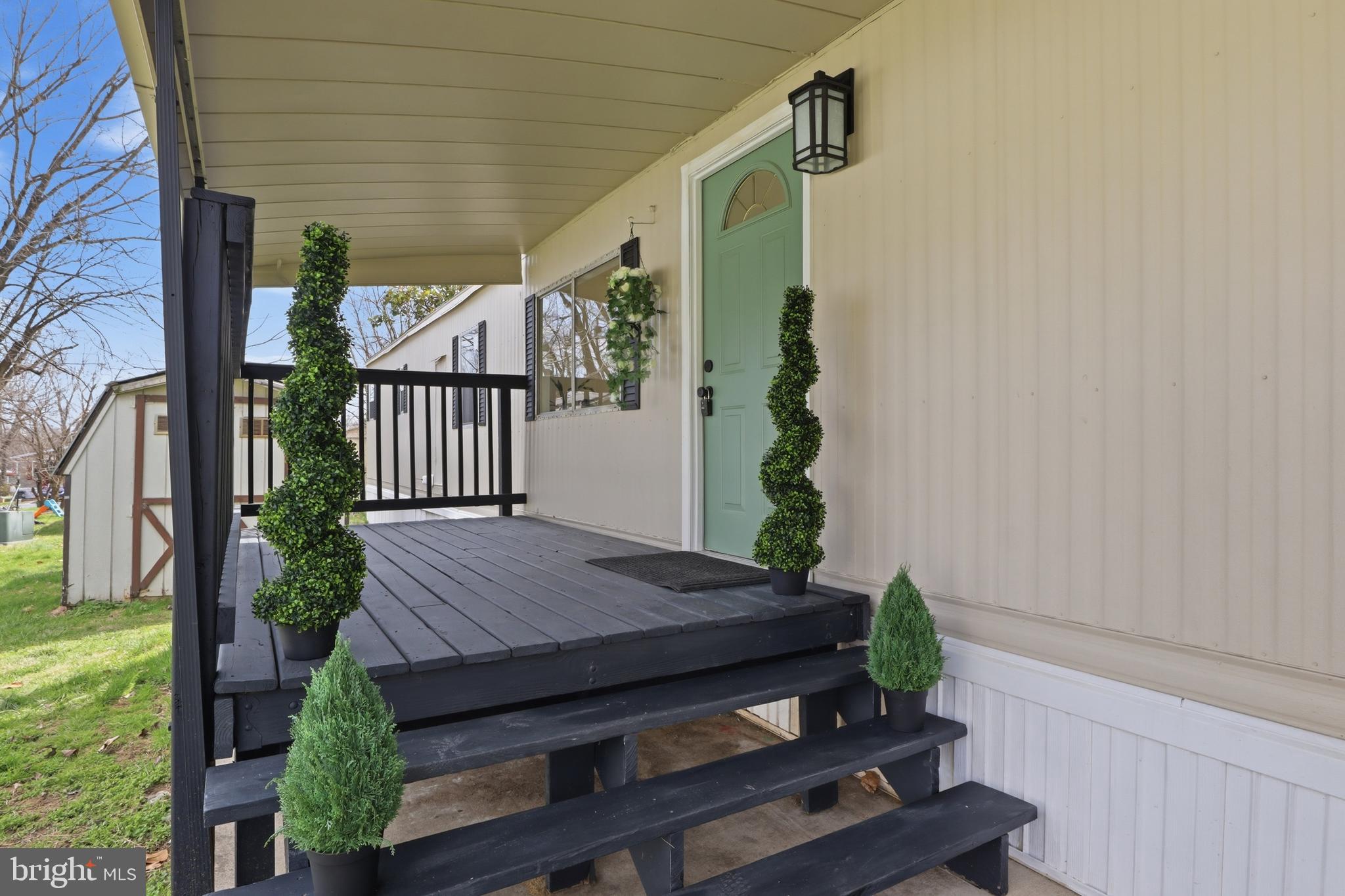 COUNTRY MANOR WEST - Residential