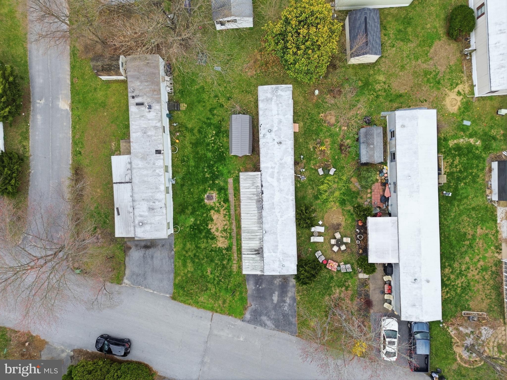 COUNTRY MANOR WEST - Residential