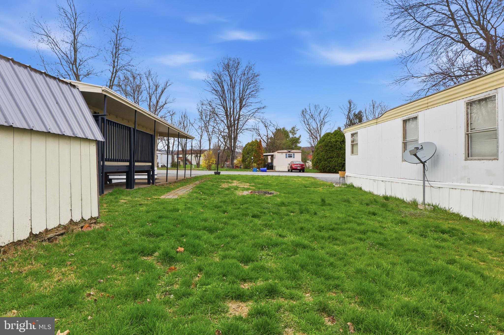 COUNTRY MANOR WEST - Residential