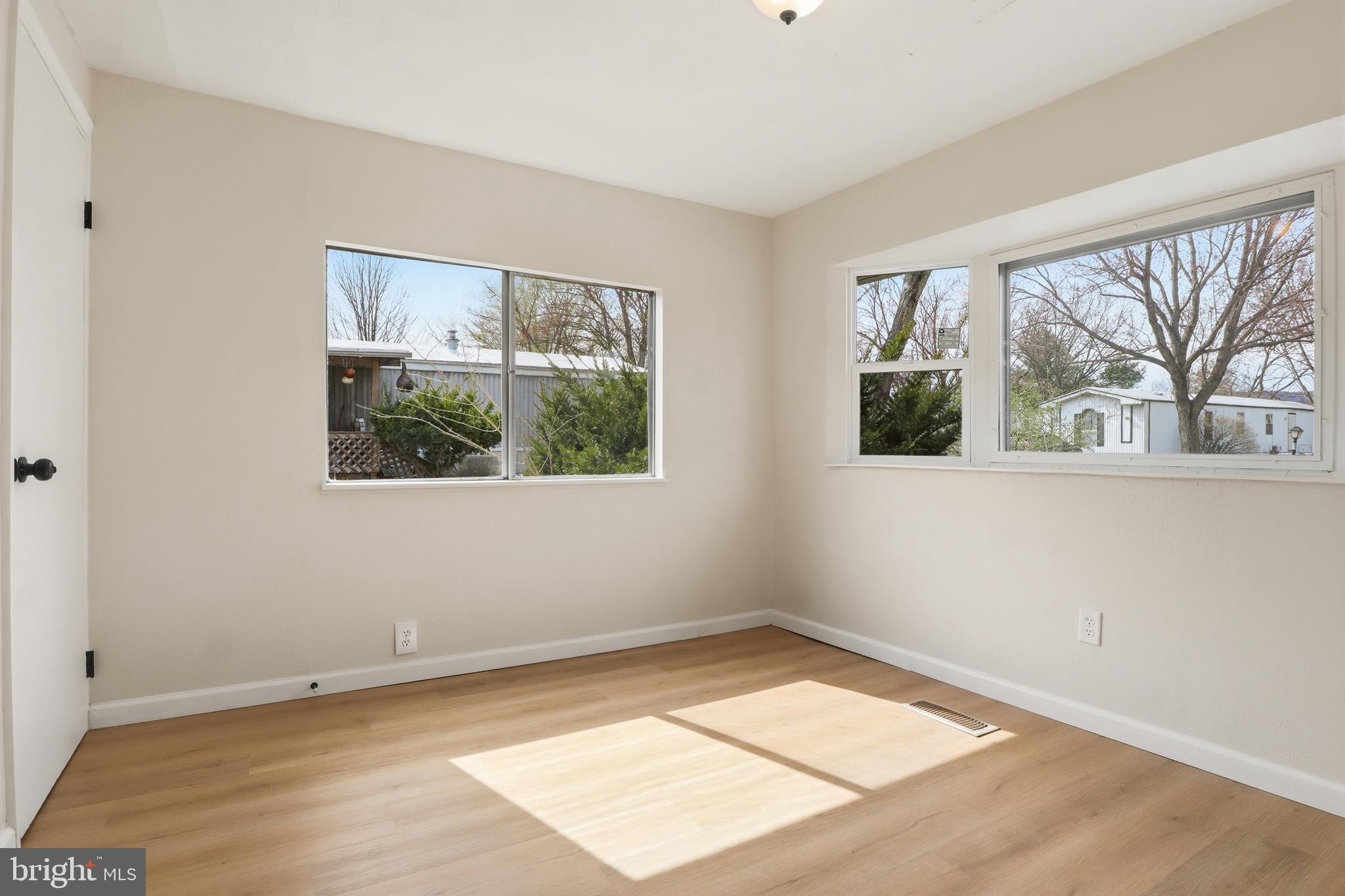 COUNTRY MANOR WEST - Residential