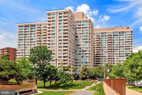 Photo of 4515 Willard Avenue #S1407, Chevy Chase, MD 20815 (MLS # MDMC2128178)