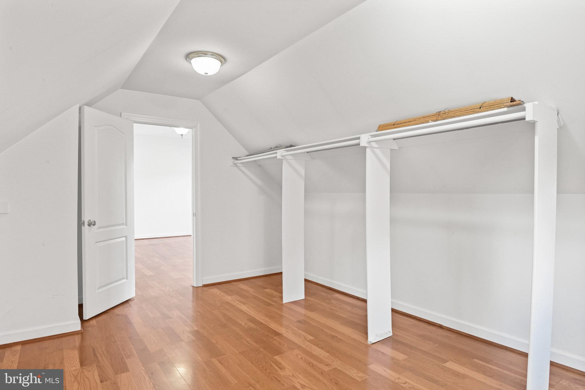 FIVE OAKS - Residential